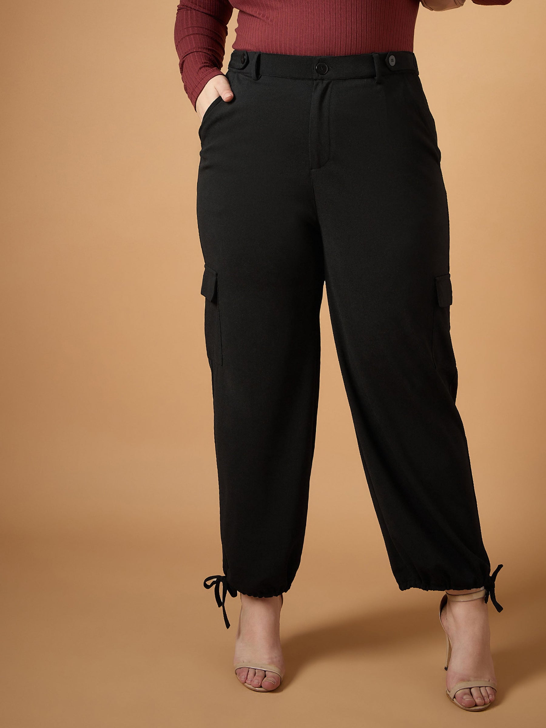 Black Solid Pull Hem Cargo Pants -SASSAFRAS Curve