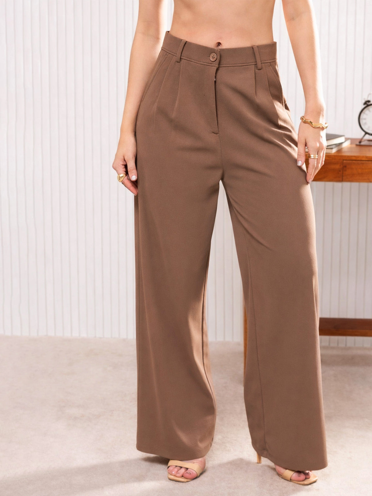 Beige Pleated Cross Pocket Straight Pants-SASSAFRAS worklyf