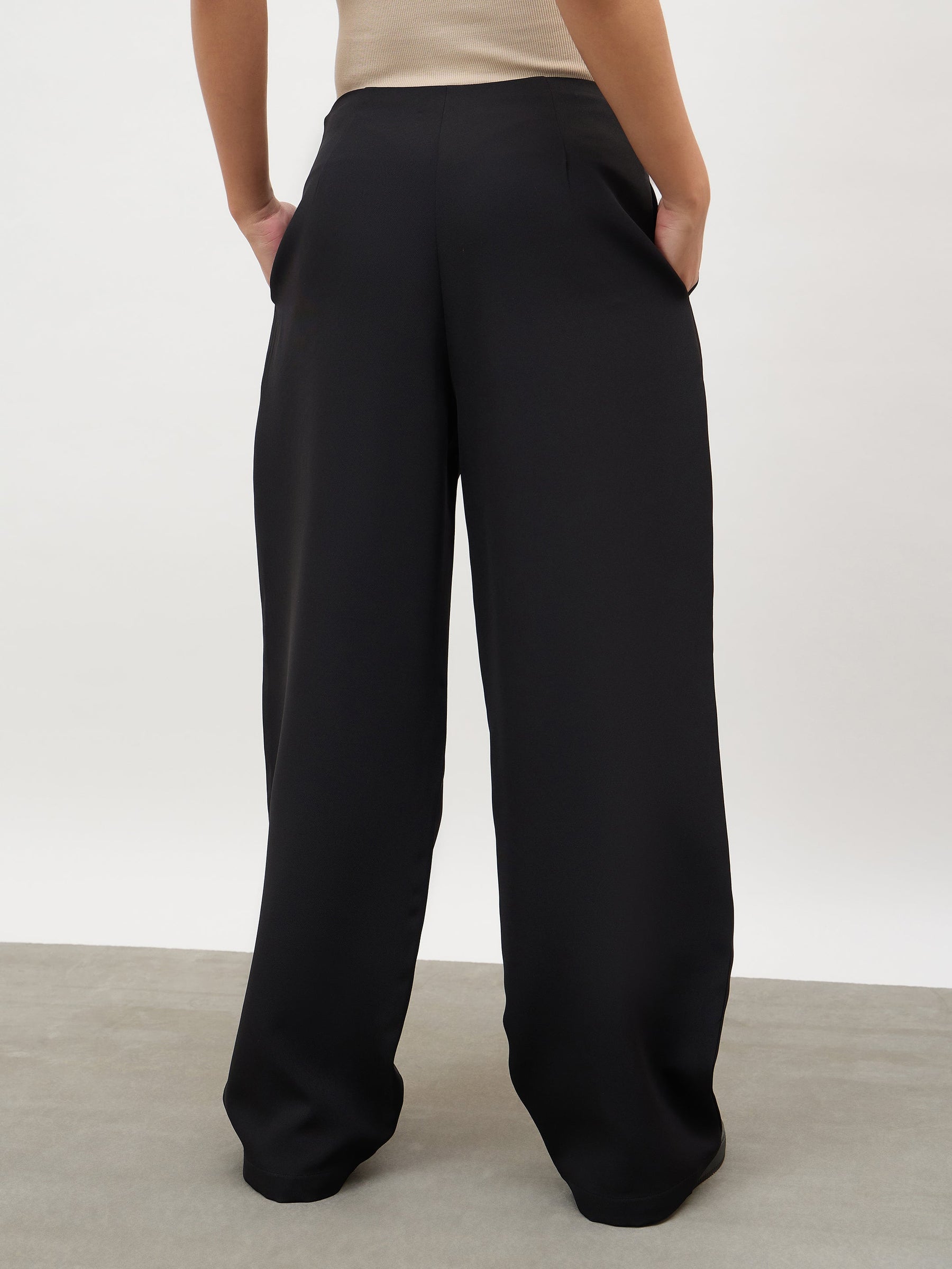 Women Black Dual-Dart No-waistband Mid Rise Korean Pants
