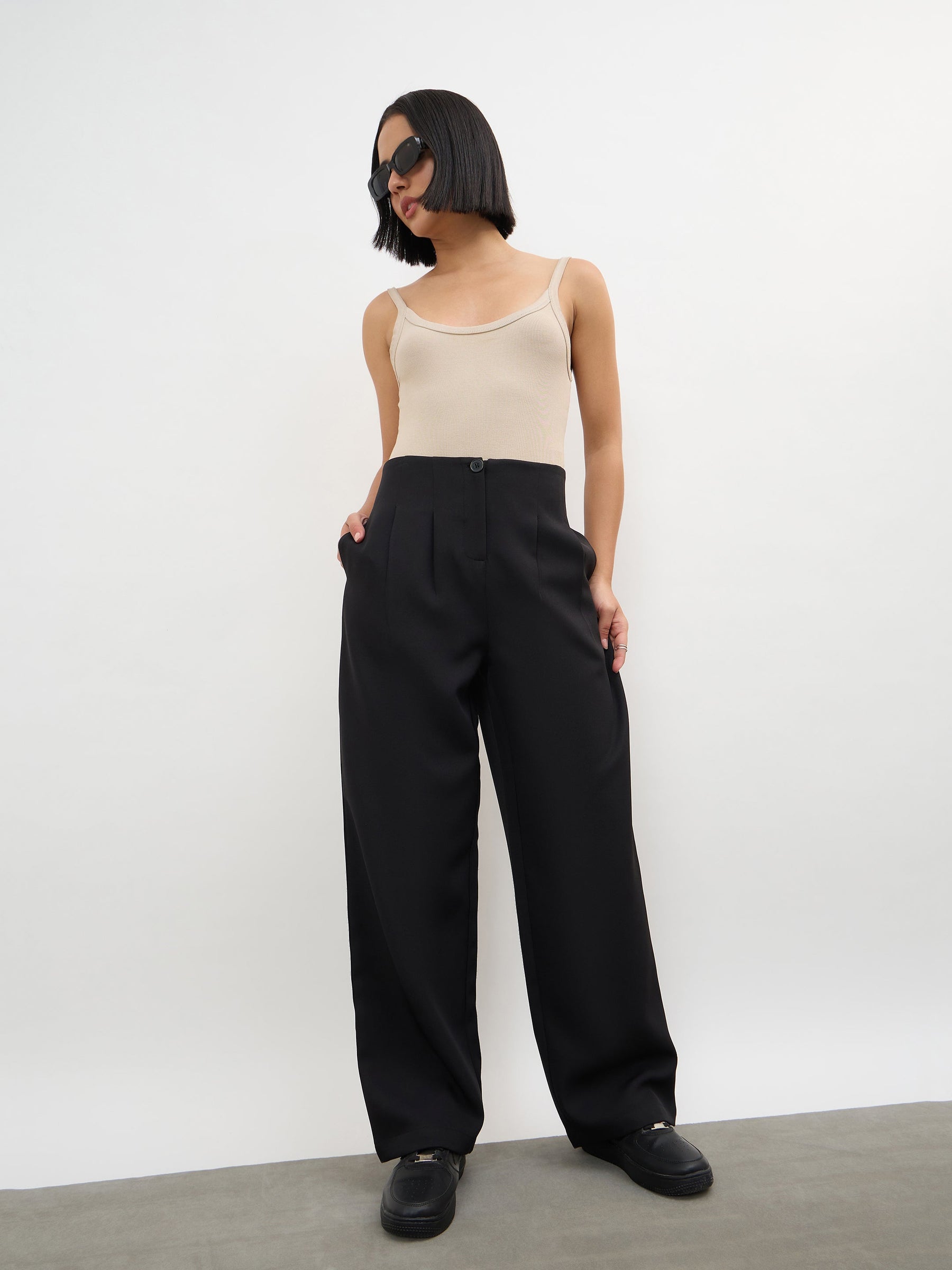Women Black Dual-Dart No-waistband Mid Rise Korean Pants