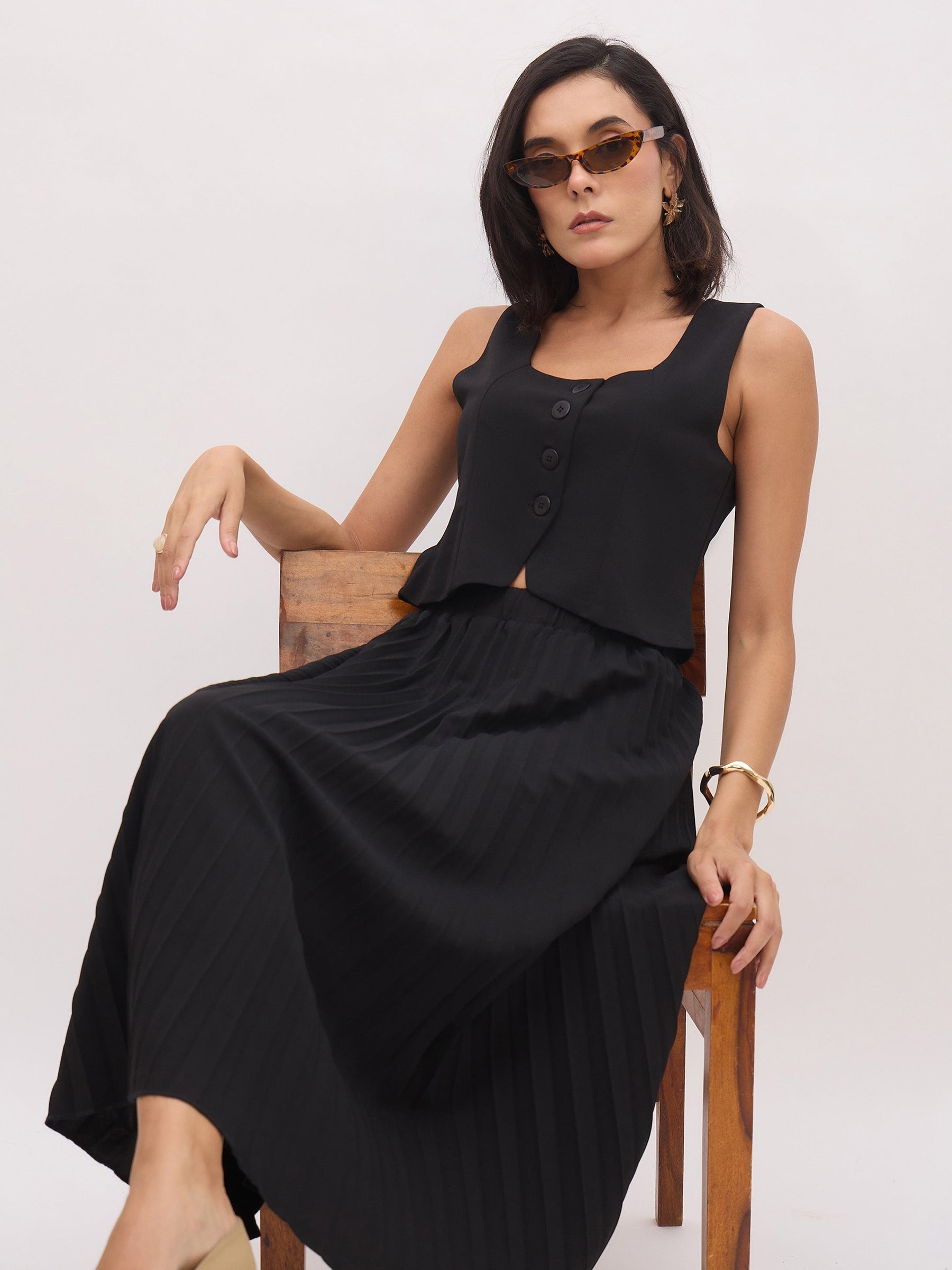 Black Sleeveless Waistcoat With Midi Skirt-SASSAFRAS worklyf