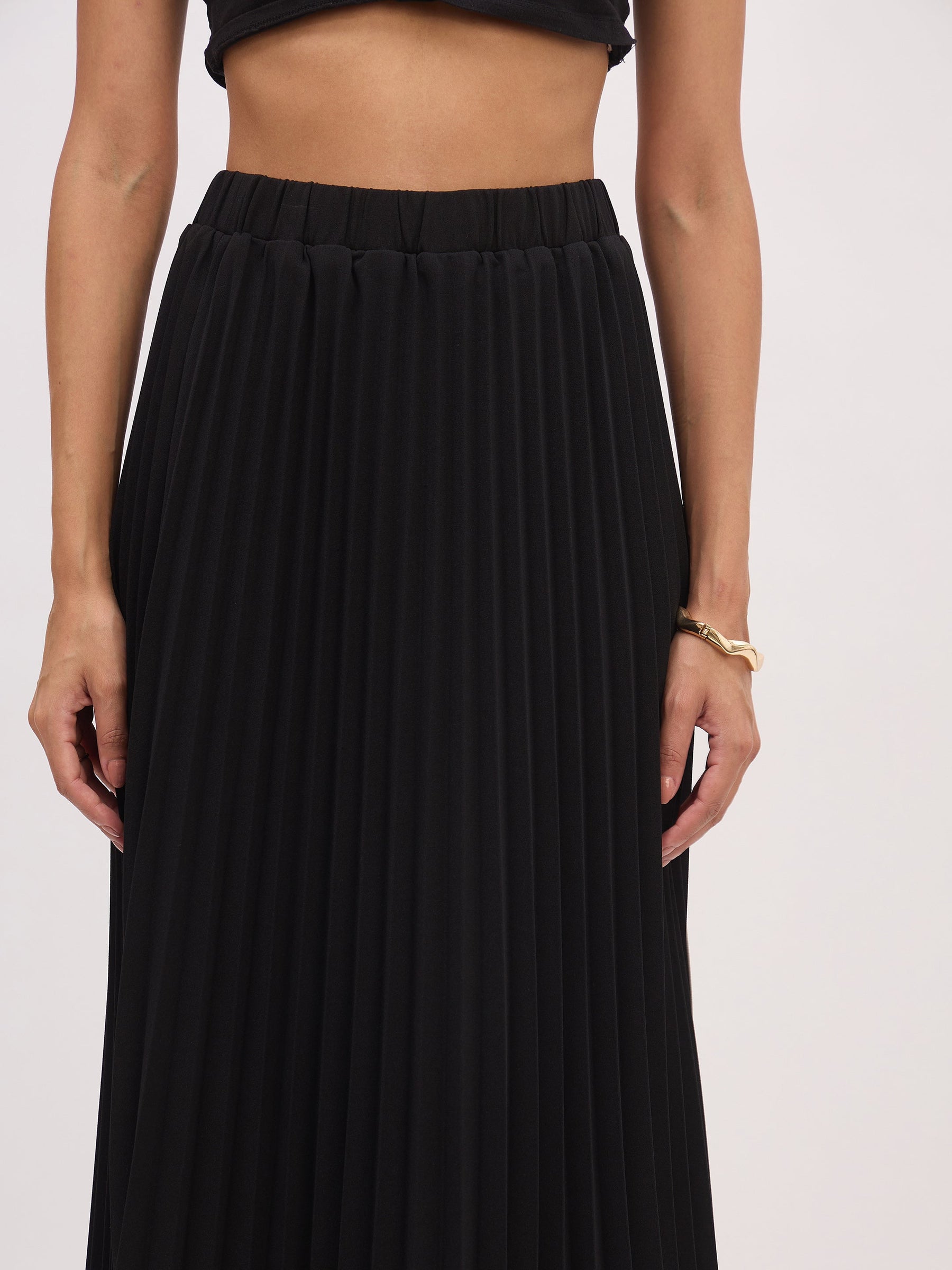 Black Sleeveless Waistcoat With Midi Skirt-SASSAFRAS worklyf