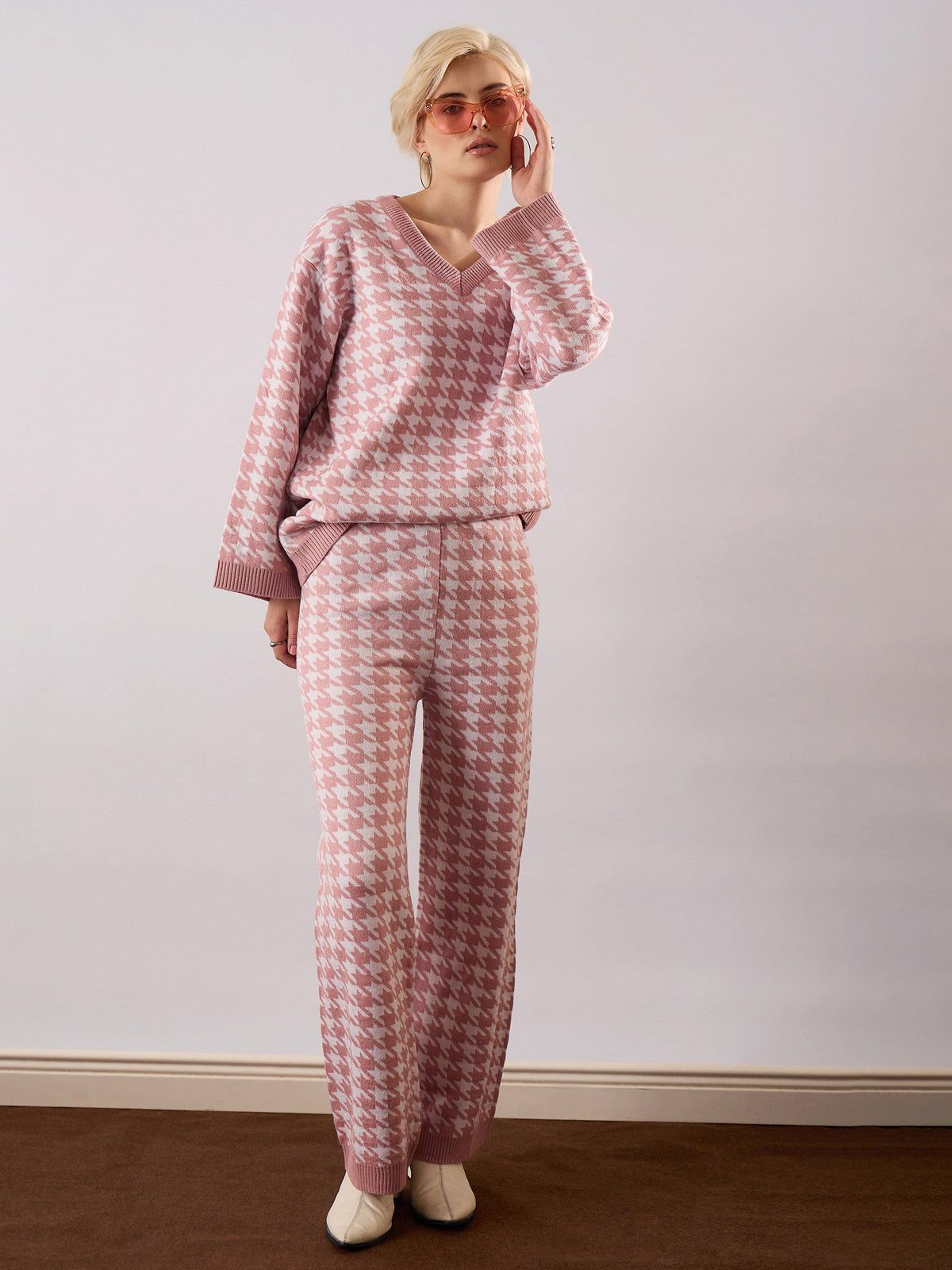Pink & White Houndstooth V-Neck Sweater With Joggers-SASSAFRAS