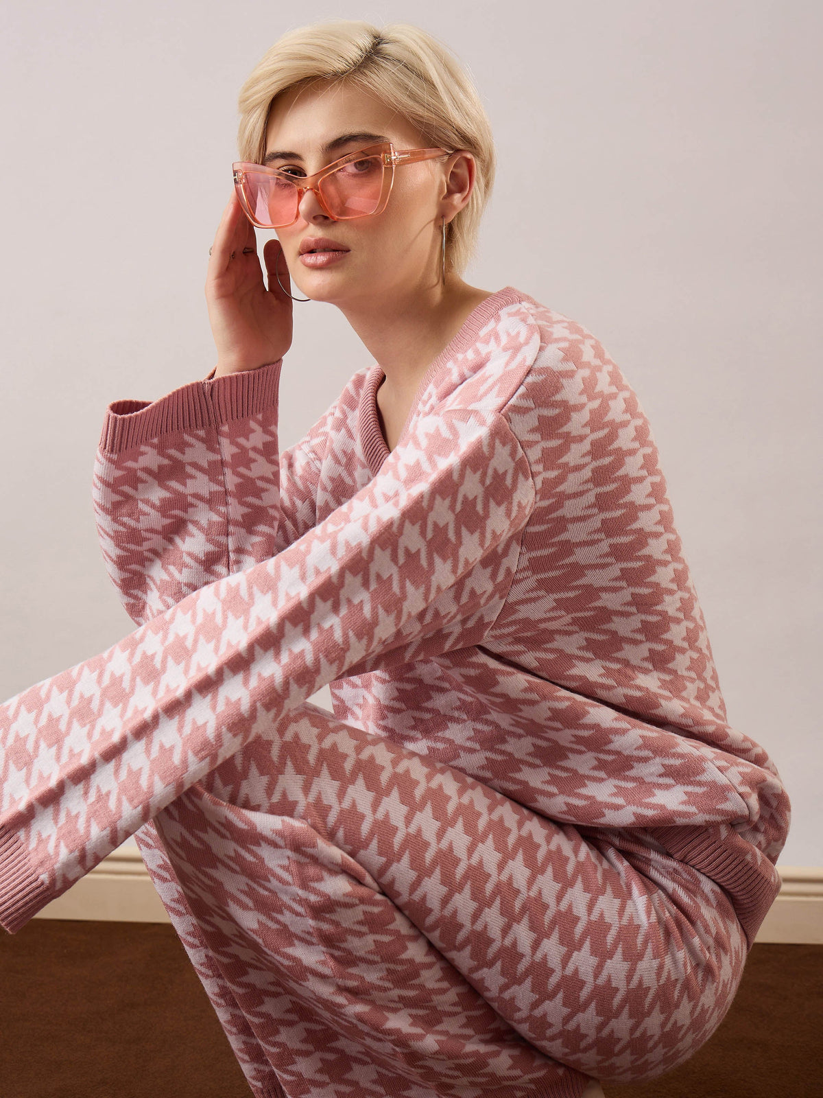 Pink & White Houndstooth V-Neck Sweater With Joggers-SASSAFRAS