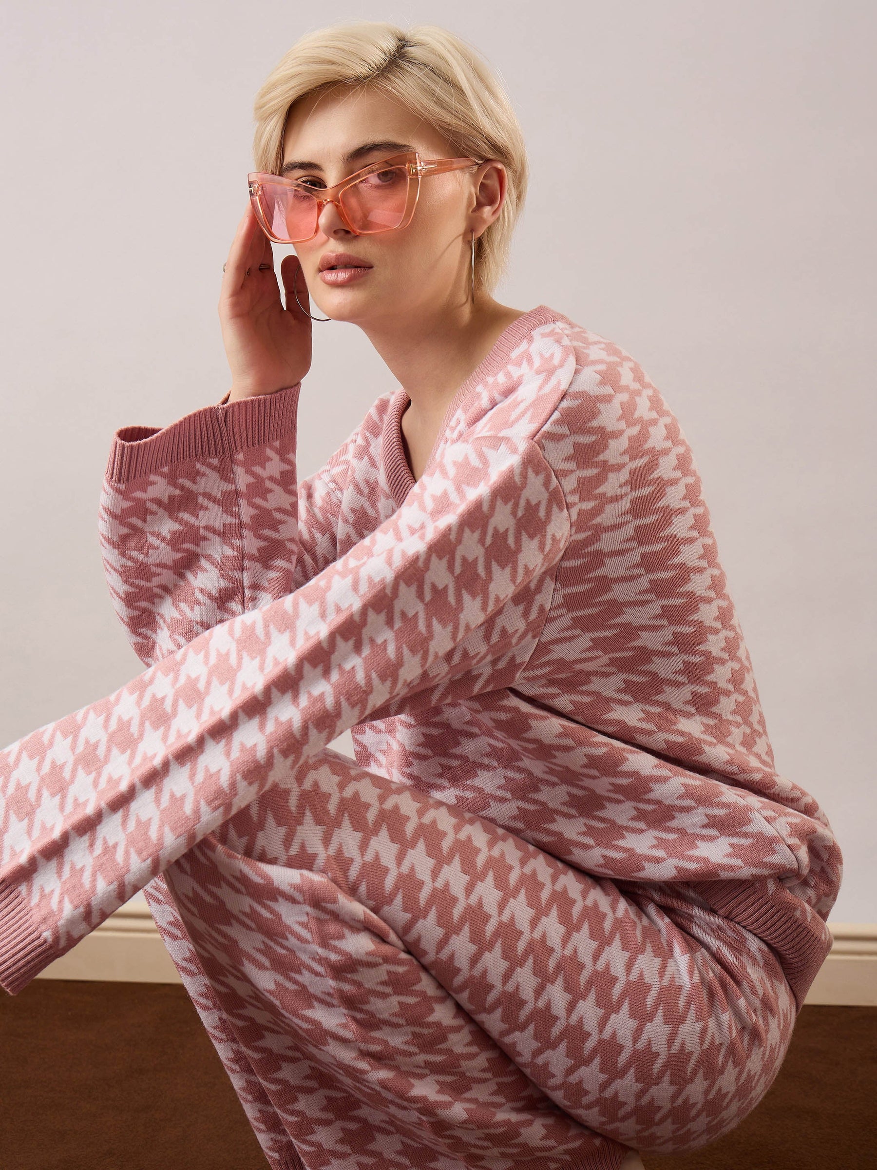 Pink & White Houndstooth V-Neck Sweater With Joggers-SASSAFRAS