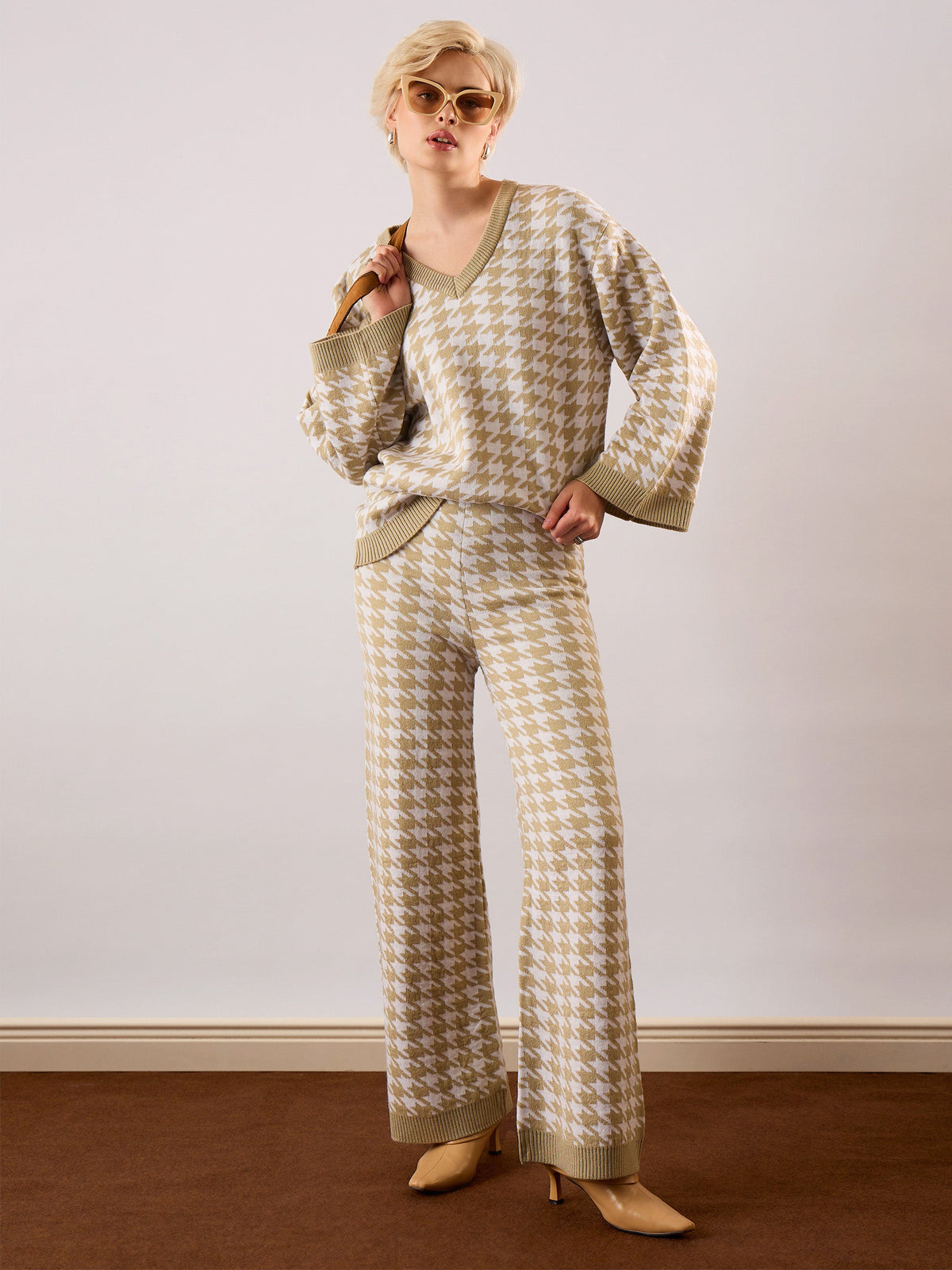 Beige & White Houndstooth V-Neck Sweater With Joggers-SASSAFRAS