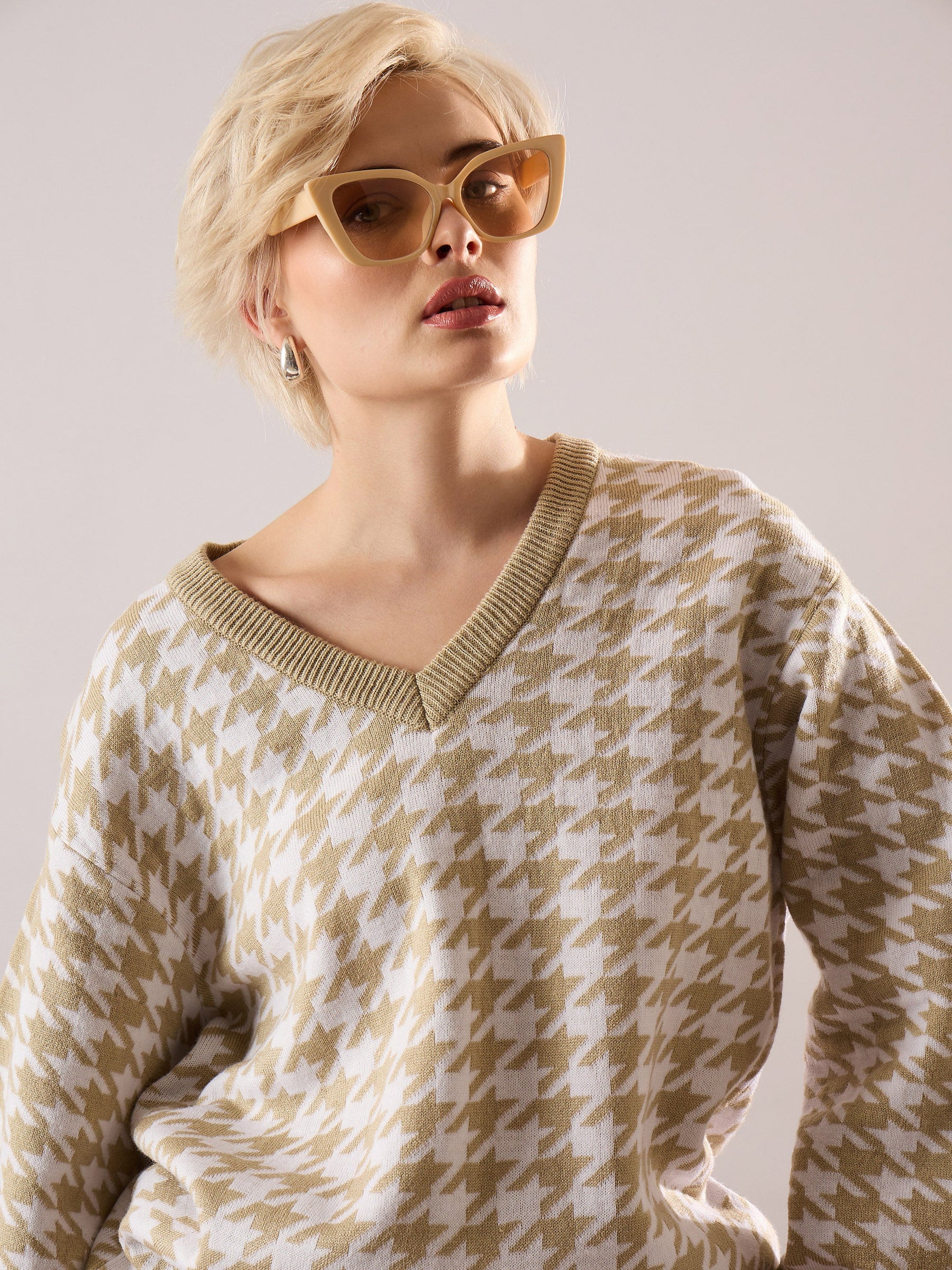 Beige & White Houndstooth V-Neck Sweater With Joggers-SASSAFRAS