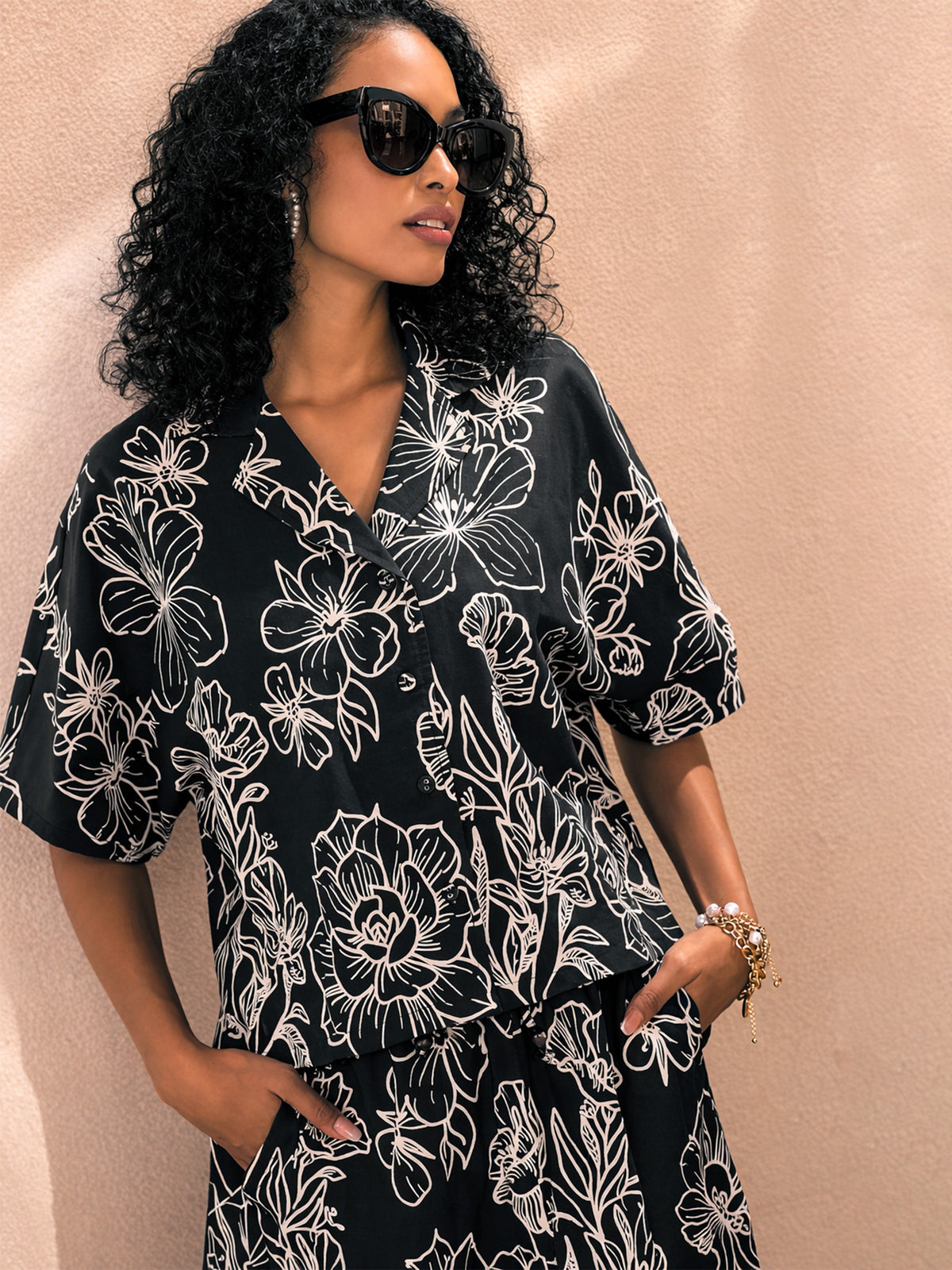 Black Poplin Floral Notch Collar Shirt With Shorts-Pink Paprika by SASSAFRAS