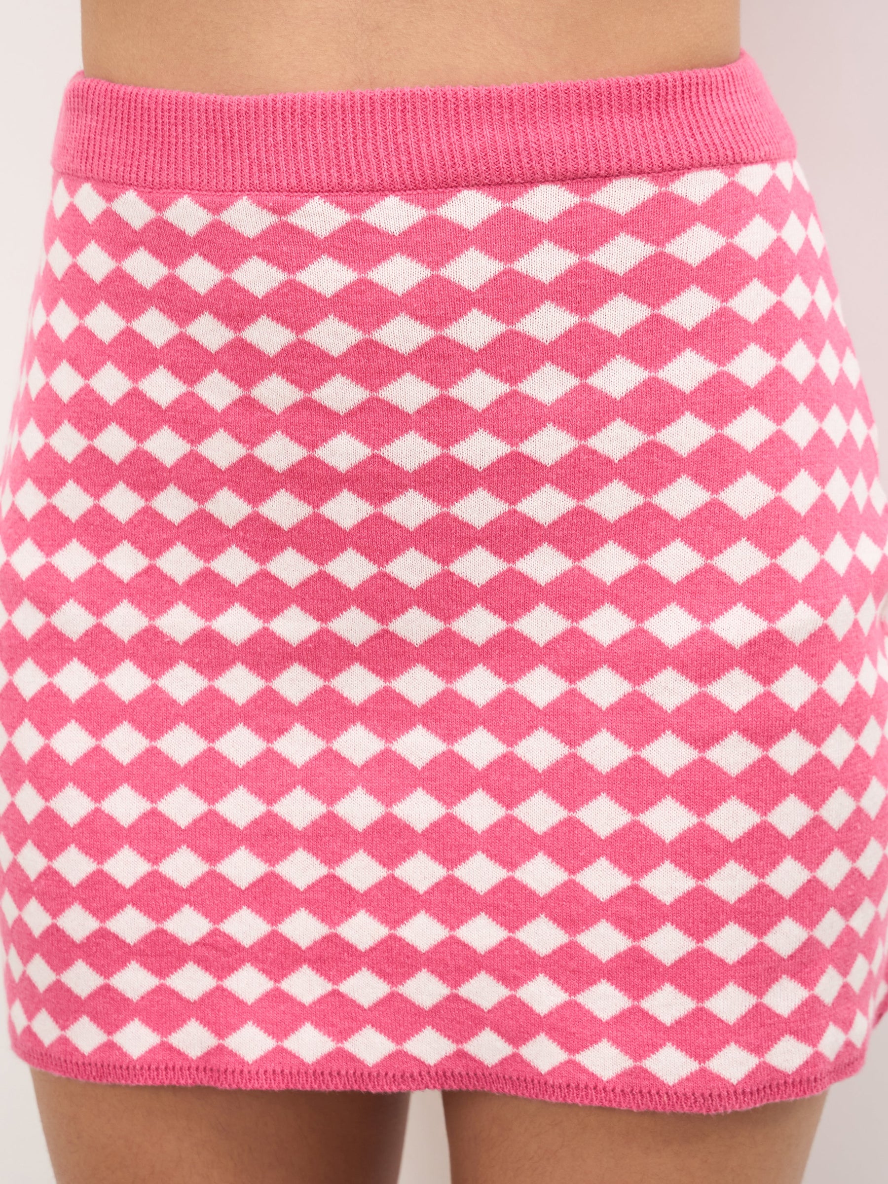 Women Pink & White Round Neck Crop Top With Mini Skirt