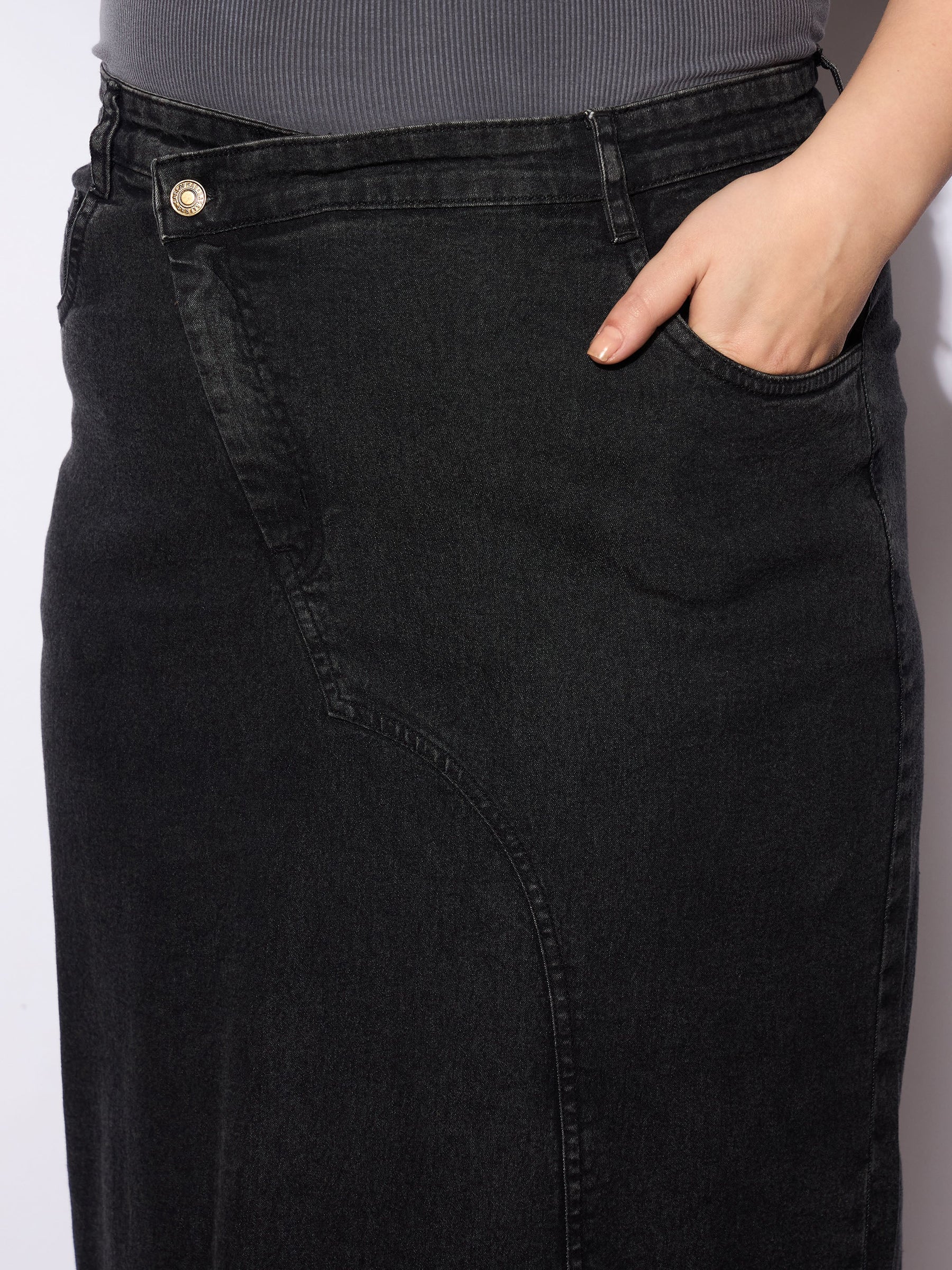 Black Wash Denim Side Slit Skirt -SASSAFRAS Curve