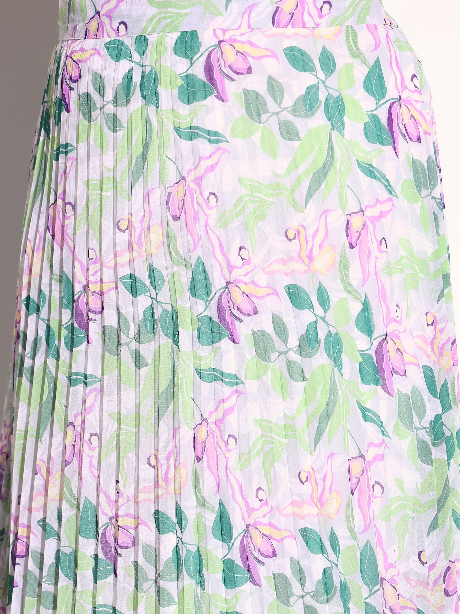 White & Green Floral Accordion Pleated Skirt -SASSAFRAS Curve