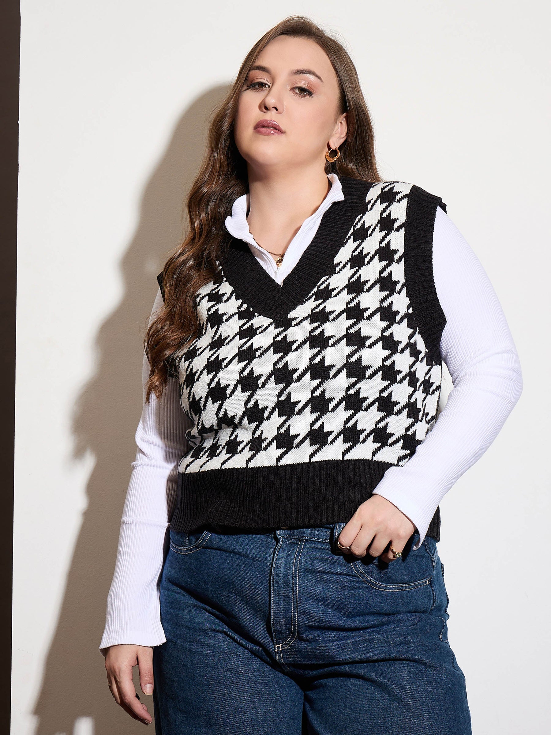 Black Houndstooth V-Neck Sweater Vest-SASSAFRAS Curve