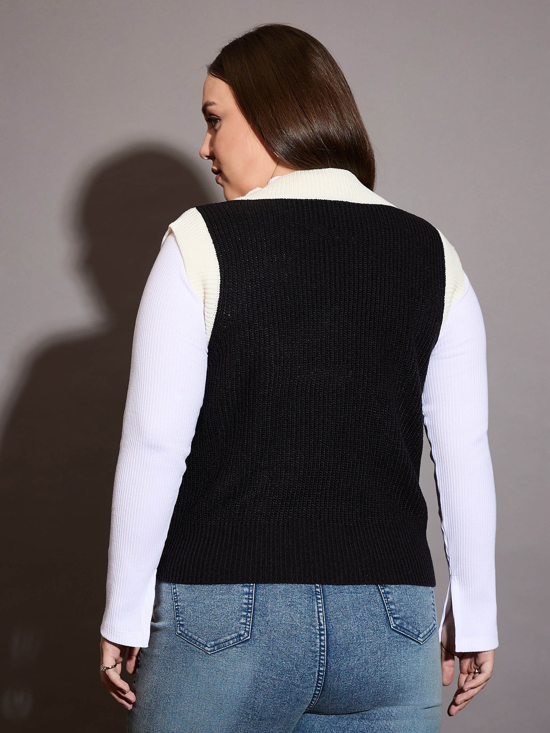 Curve Black & White Solid V-Neck Sweater Vest-SASSAFRAS Curve