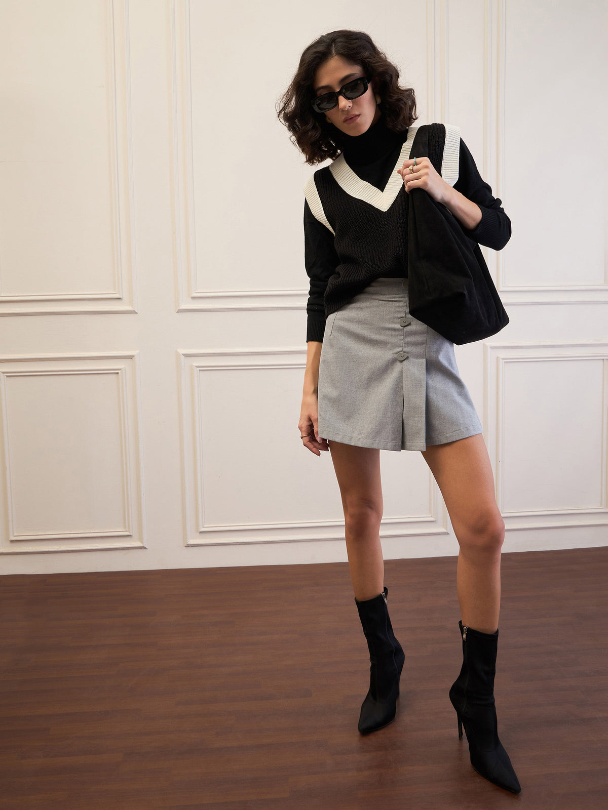 Black & White Solid V-Neck Sweater Vest-SASSAFRAS