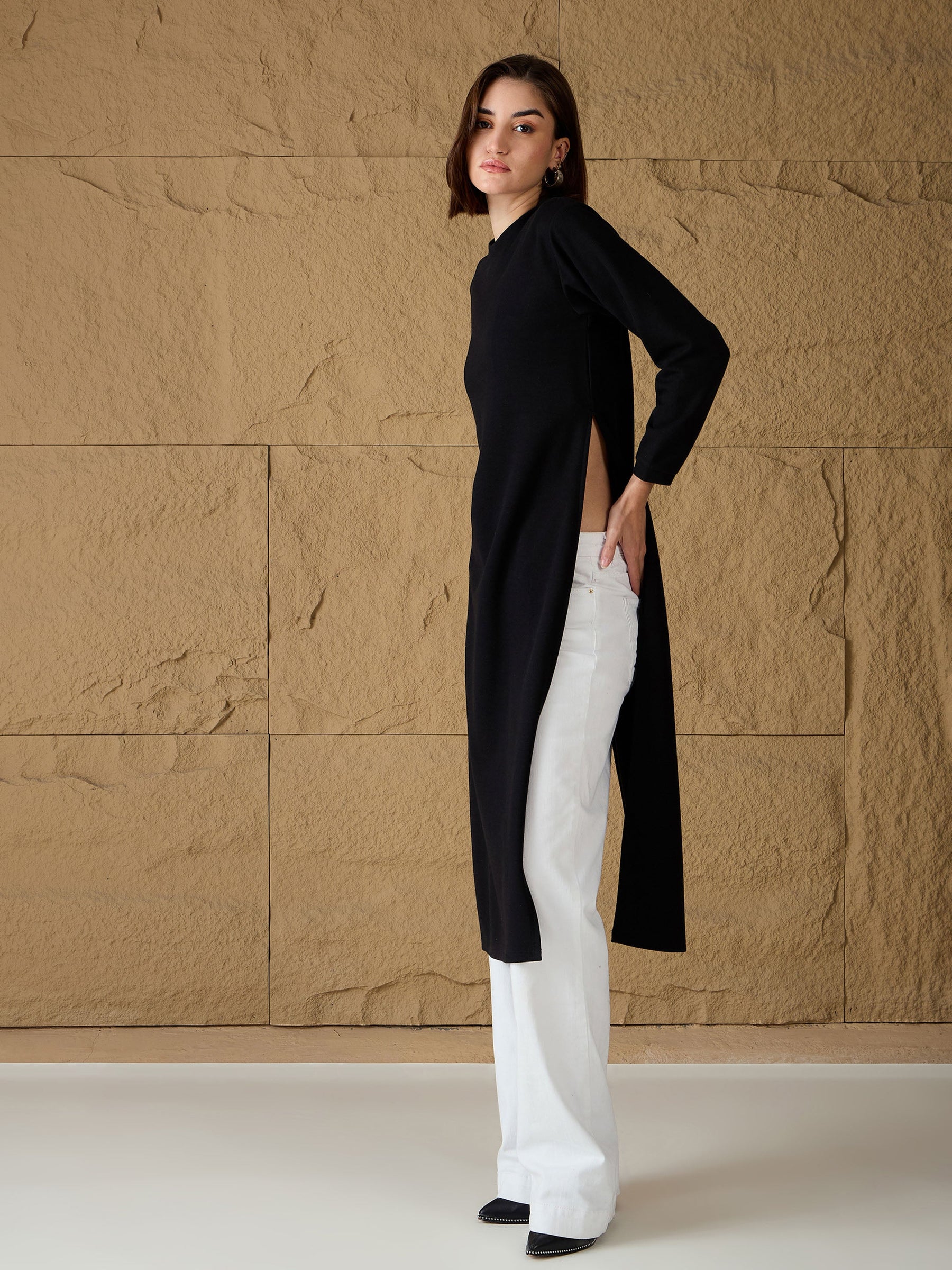 Black Round-Neck High Slit Sweater-SASSAFRAS