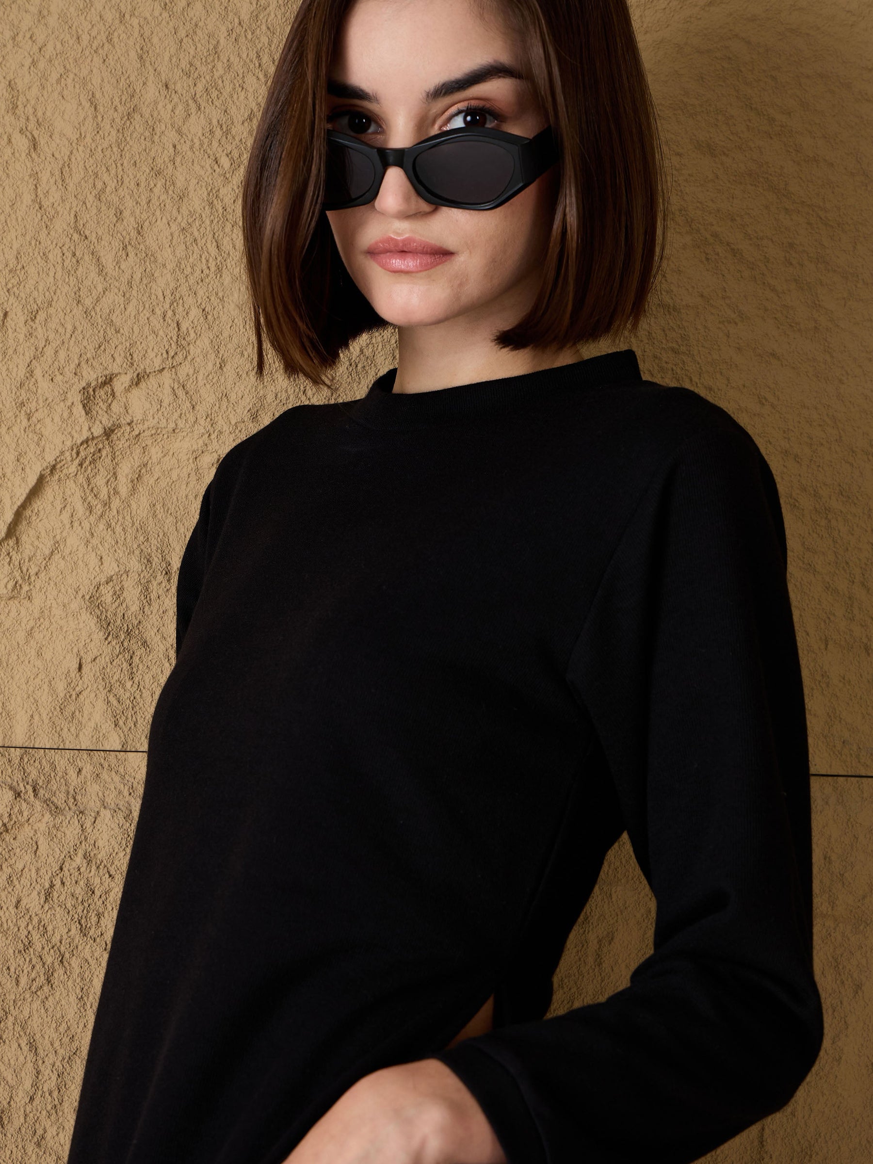 Black Round-Neck High Slit Sweater-SASSAFRAS