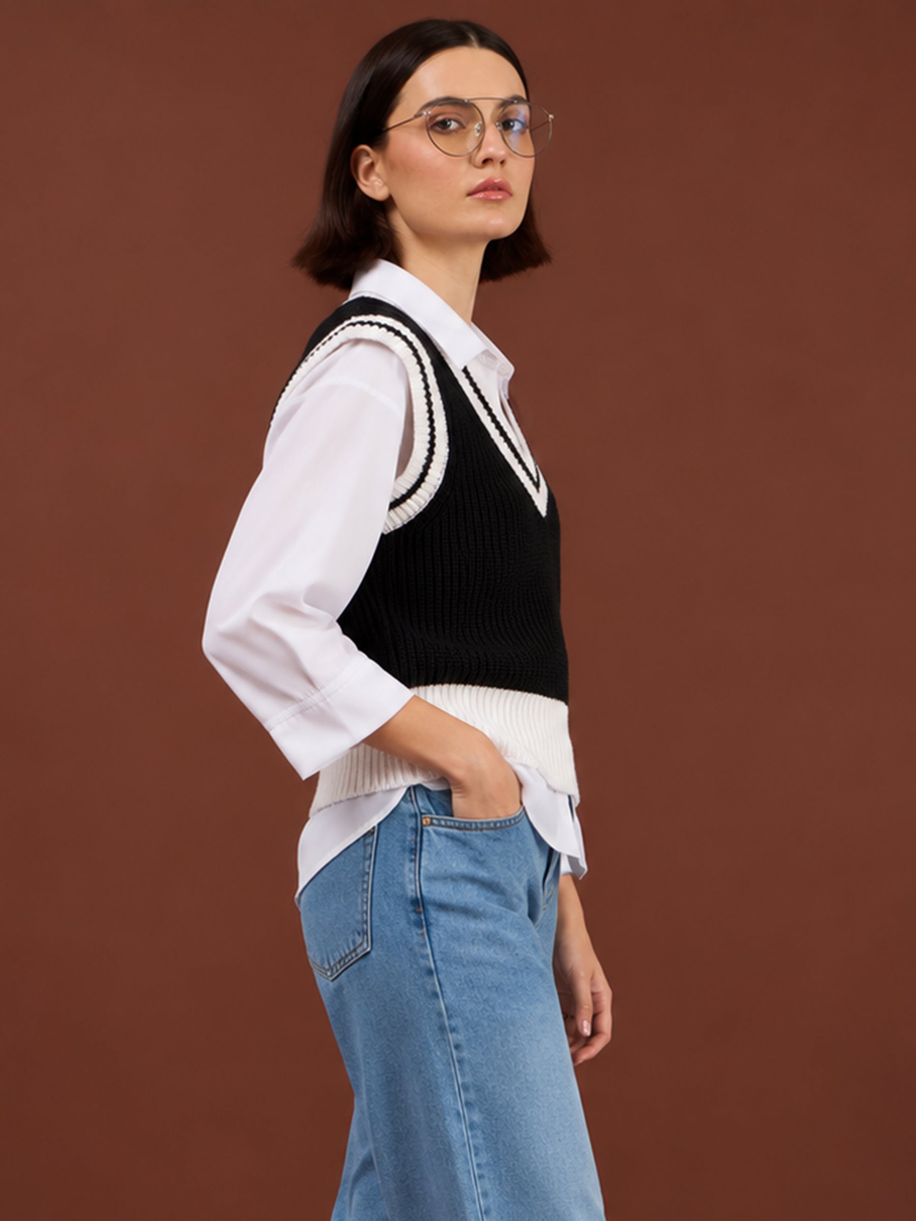 Black With White Border V-Neck Sweater Vest-SASSAFRAS