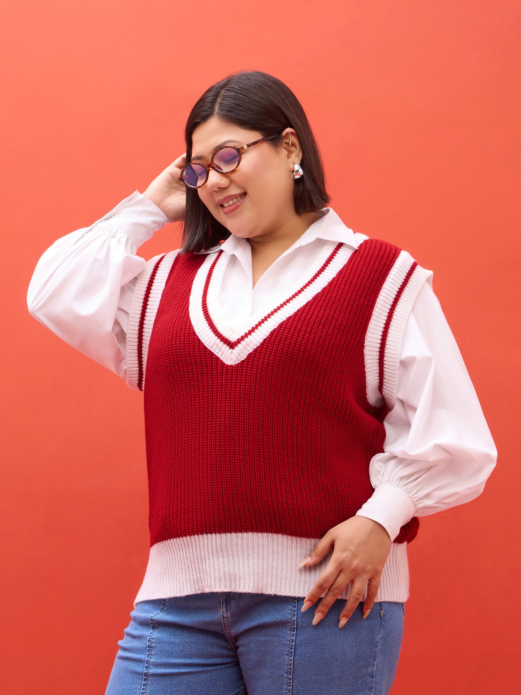 Curve Red & White Border V-Neck Sweater Vest-SASSAFRAS Curve