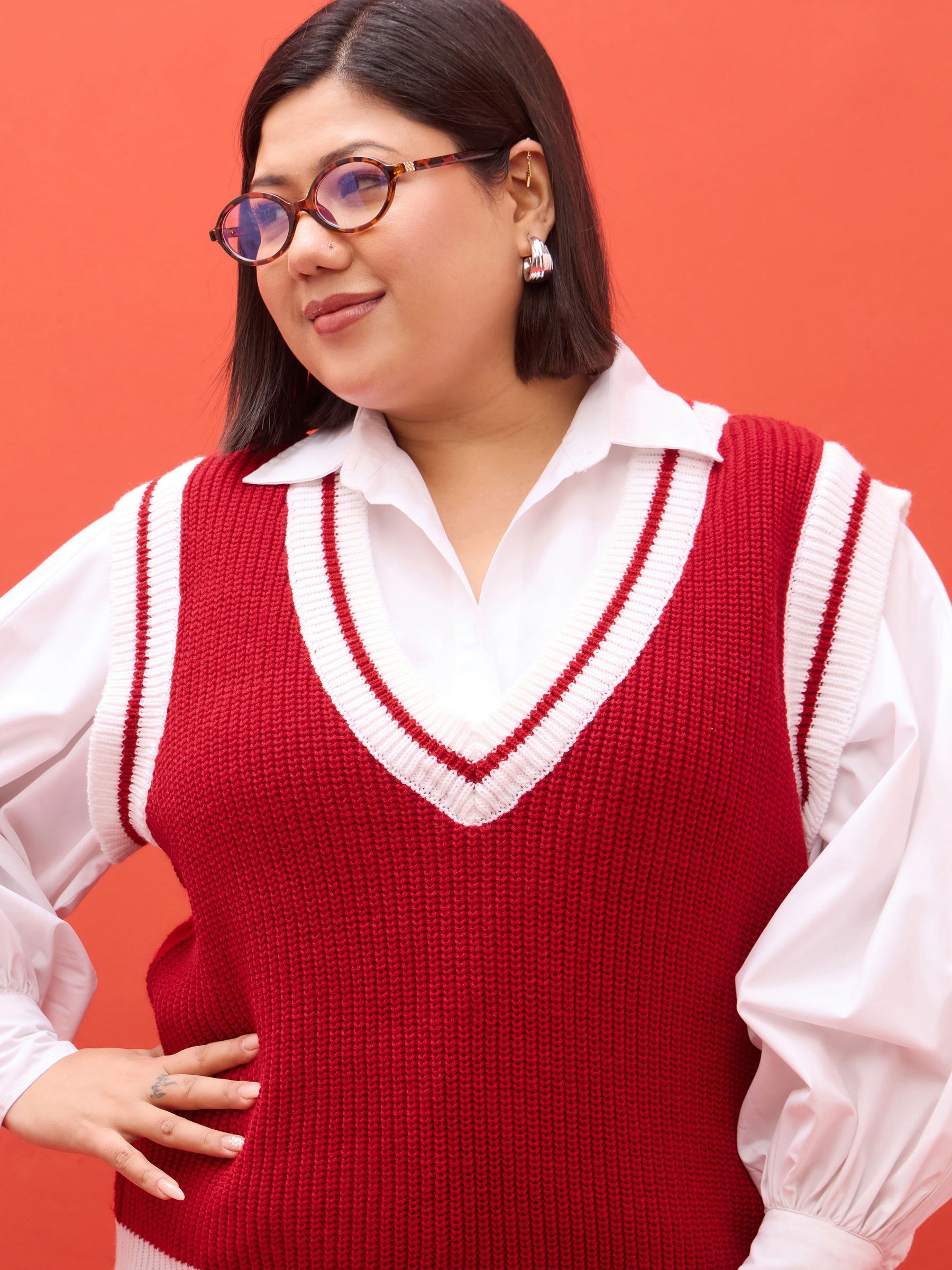 Curve Red & White Border V-Neck Sweater Vest-SASSAFRAS Curve
