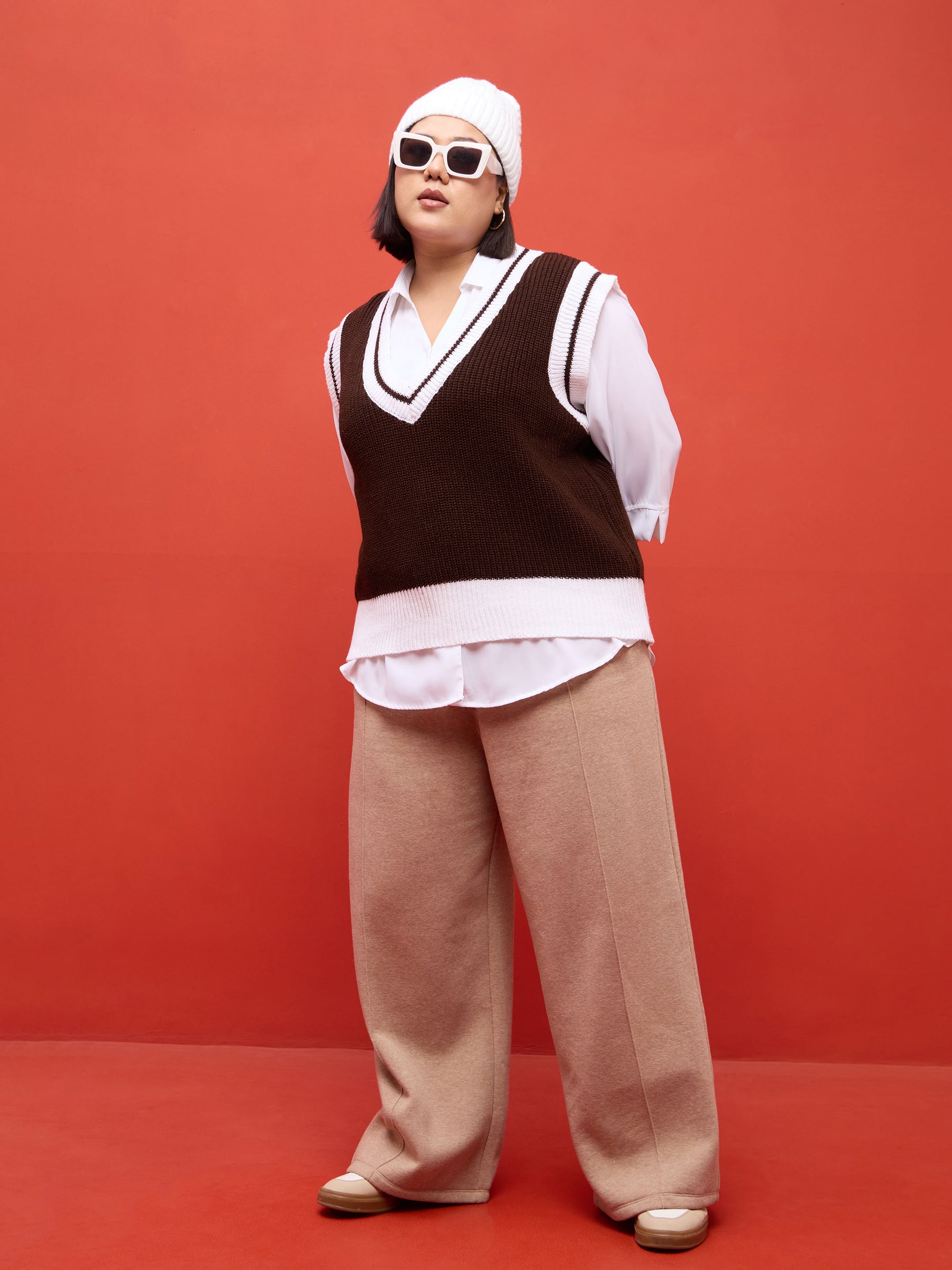 Curve Brown & White Border V-Neck Sweater Vest-SASSAFRAS Curve