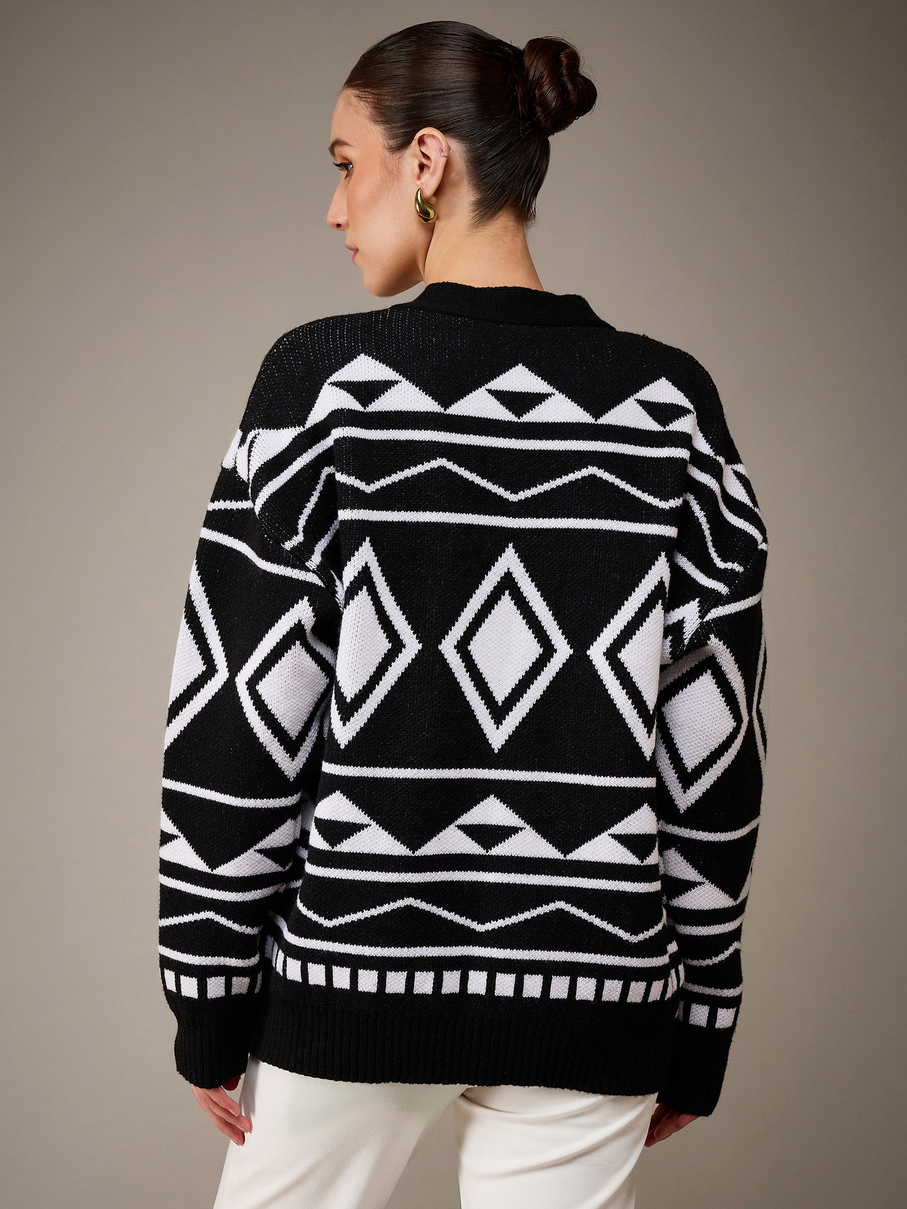 Black & White Acrylic Wool V-Neck Oversize Cardigan-SASSAFRAS