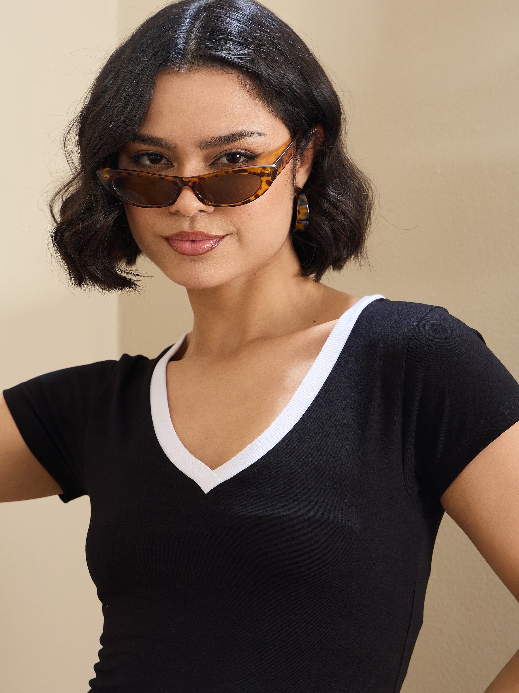 Black Contrast Deep V-Neck Crop T-Shirt-SASSAFRAS BASICS