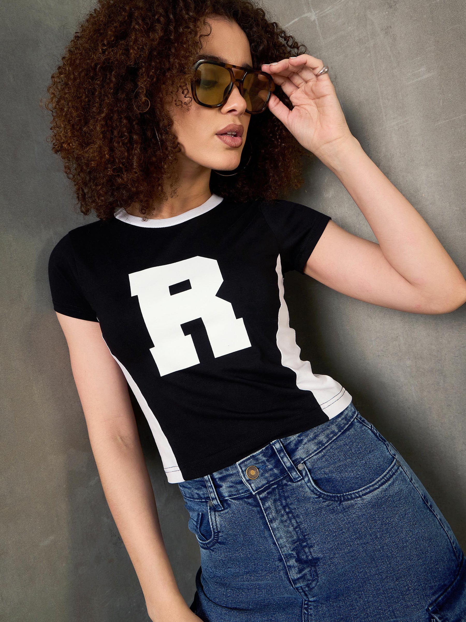 Black & White R-Print Fitted T-Shirt-SASSAFRAS