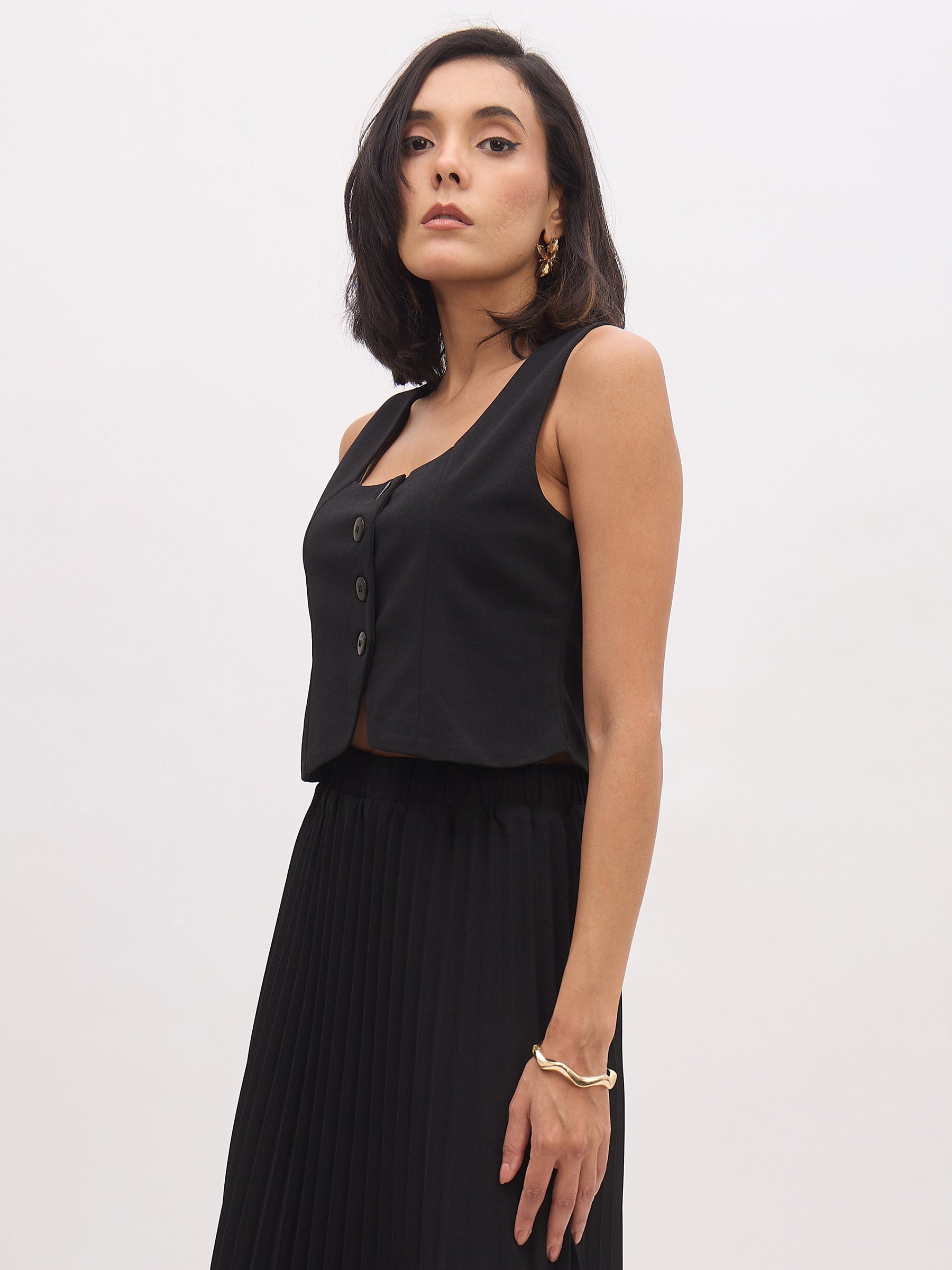 Black Sleeveless Front Button Waistcoat-SASSAFRAS worklyf