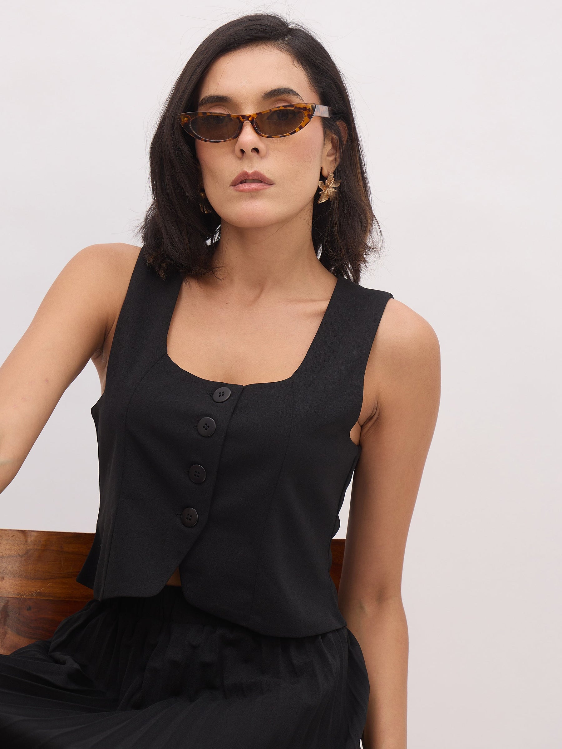 Black Sleeveless Front Button Waistcoat-SASSAFRAS worklyf