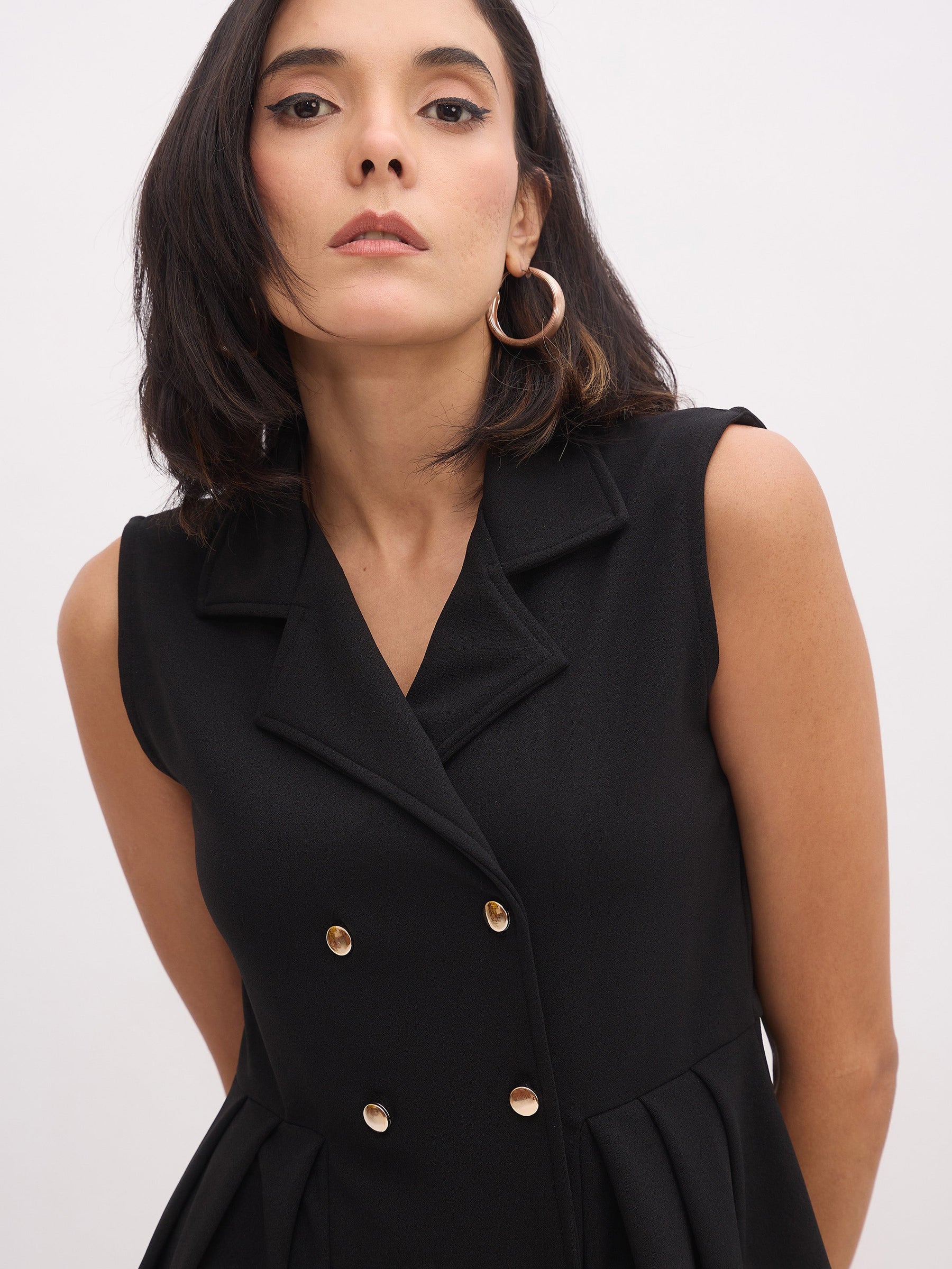 Black Sleeveless Notch Collar Button Top-SASSAFRAS worklyf