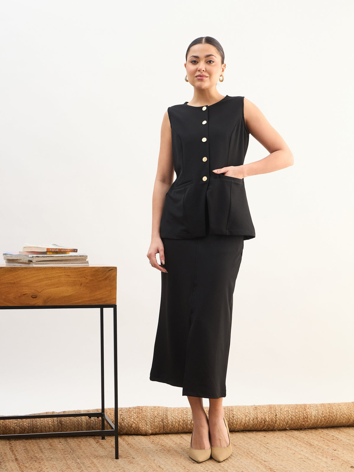 Black Round Neck Sleeveless Front Button Vest-SASSAFRAS worklyf