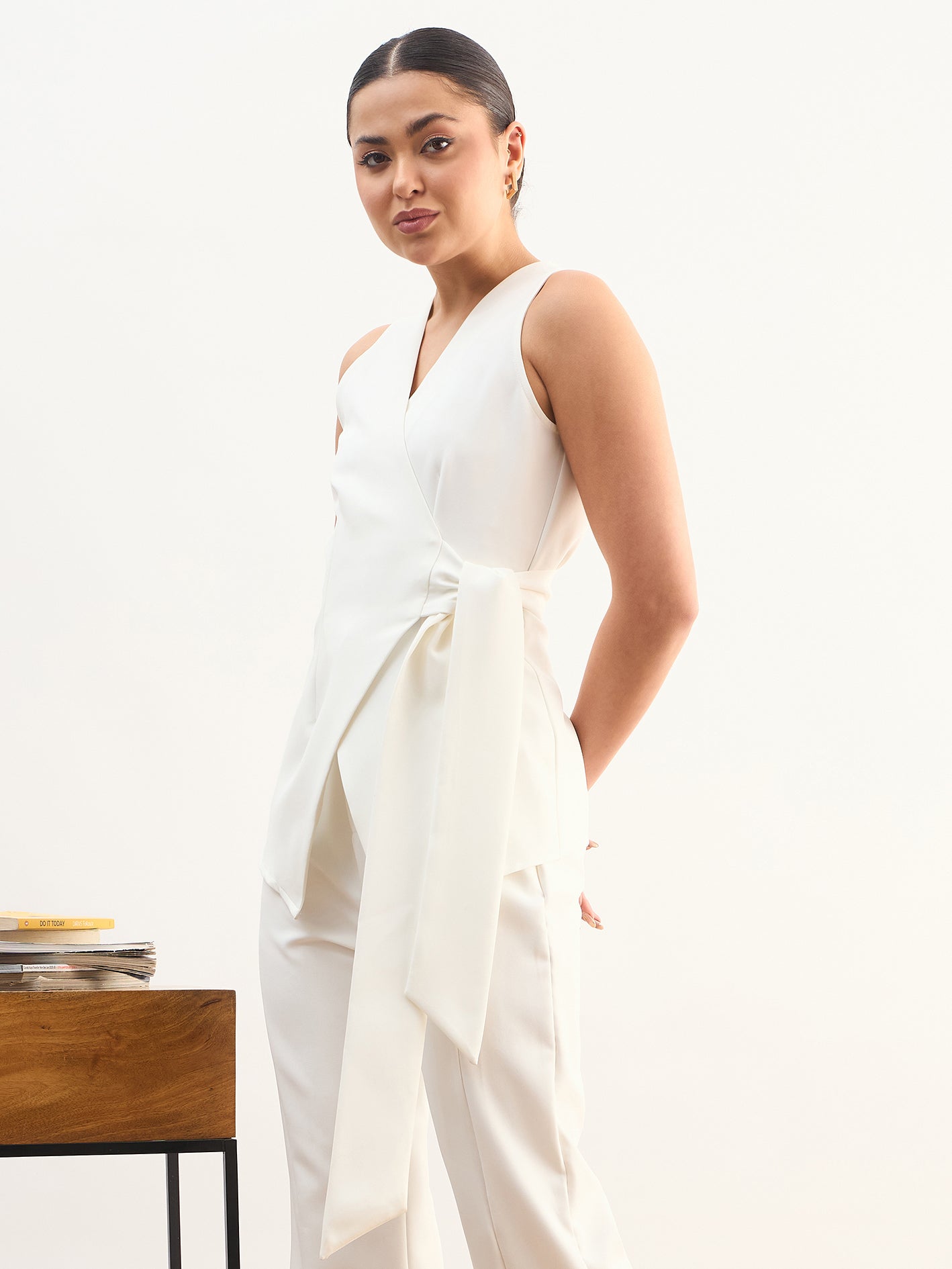White V Neck Sleeveless Tie Up Closure Top-SASSAFRAS worklyf