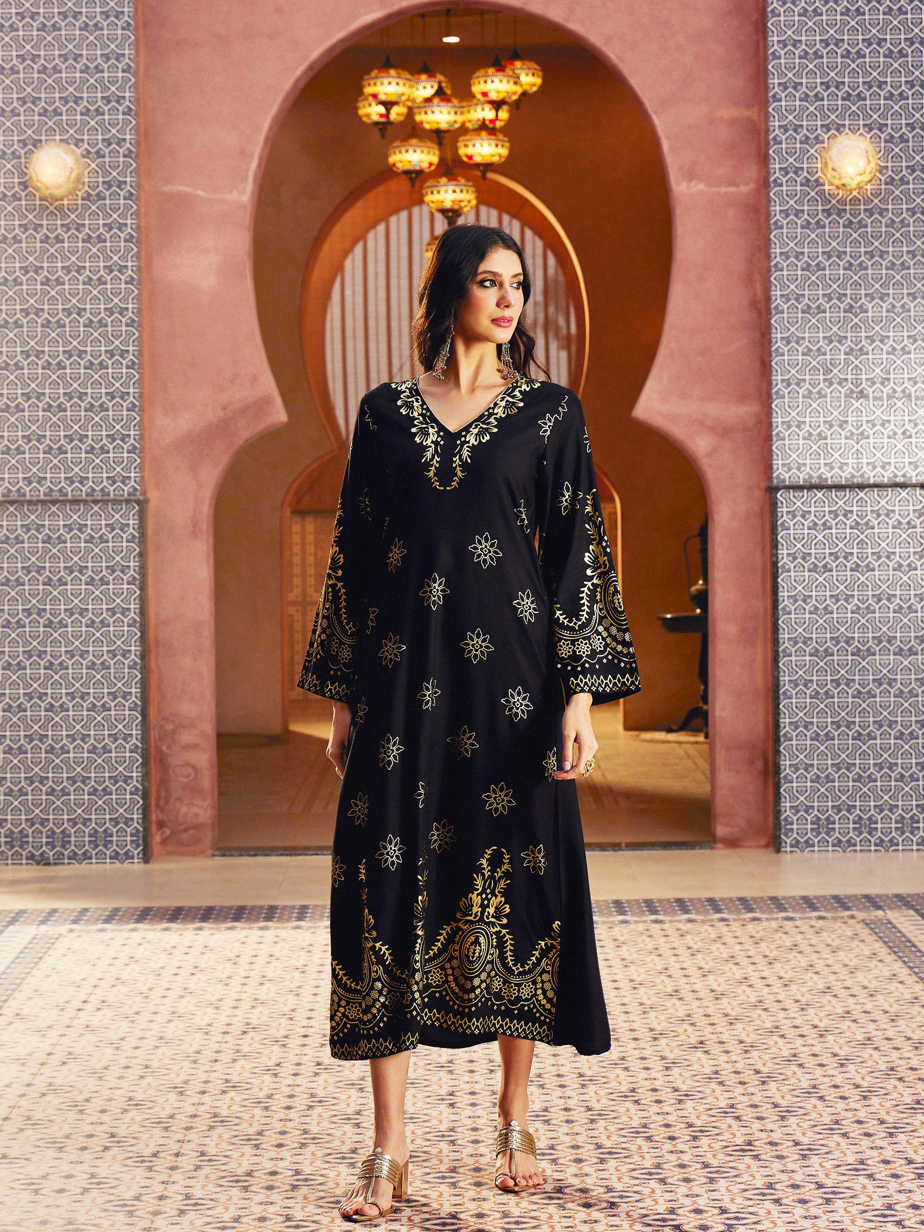 Black Foil Print V-Neck Abaya Dress-Shae By SASSAFRAS 