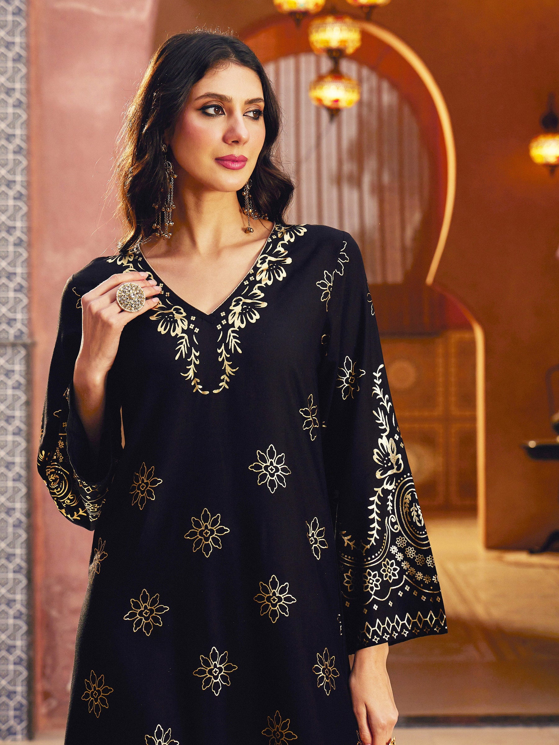 Black Foil Print V-Neck Abaya Dress-Shae By SASSAFRAS 