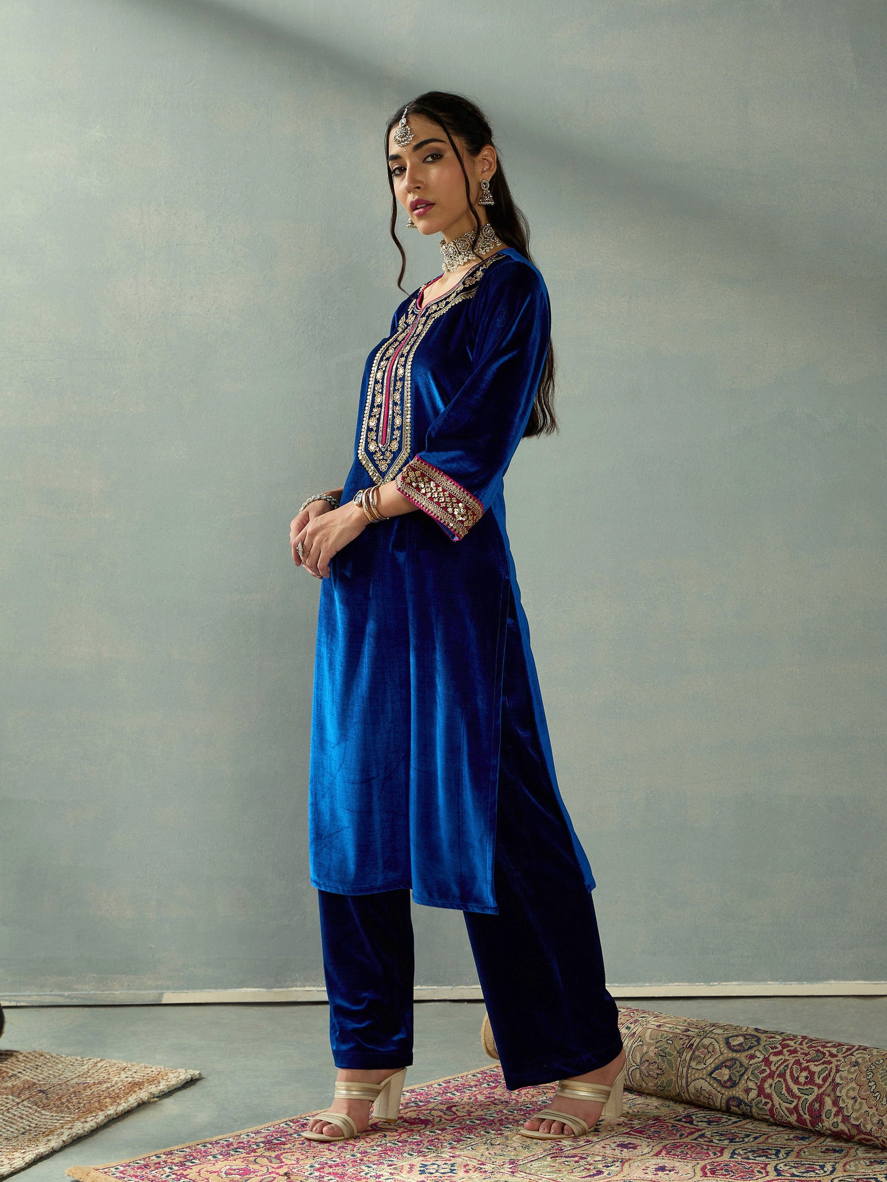 Royal Blue Velvet Embroidered Kurta-Shae by SASSAFRAS