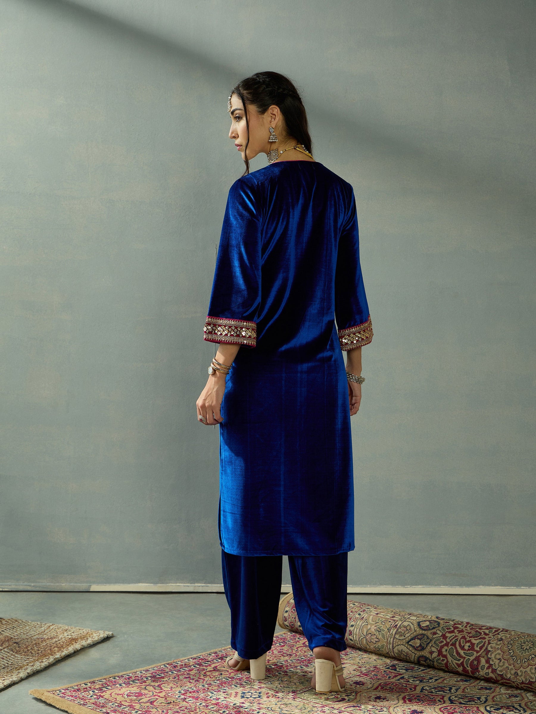 Royal Blue Velvet Embroidered Kurta-Shae by SASSAFRAS