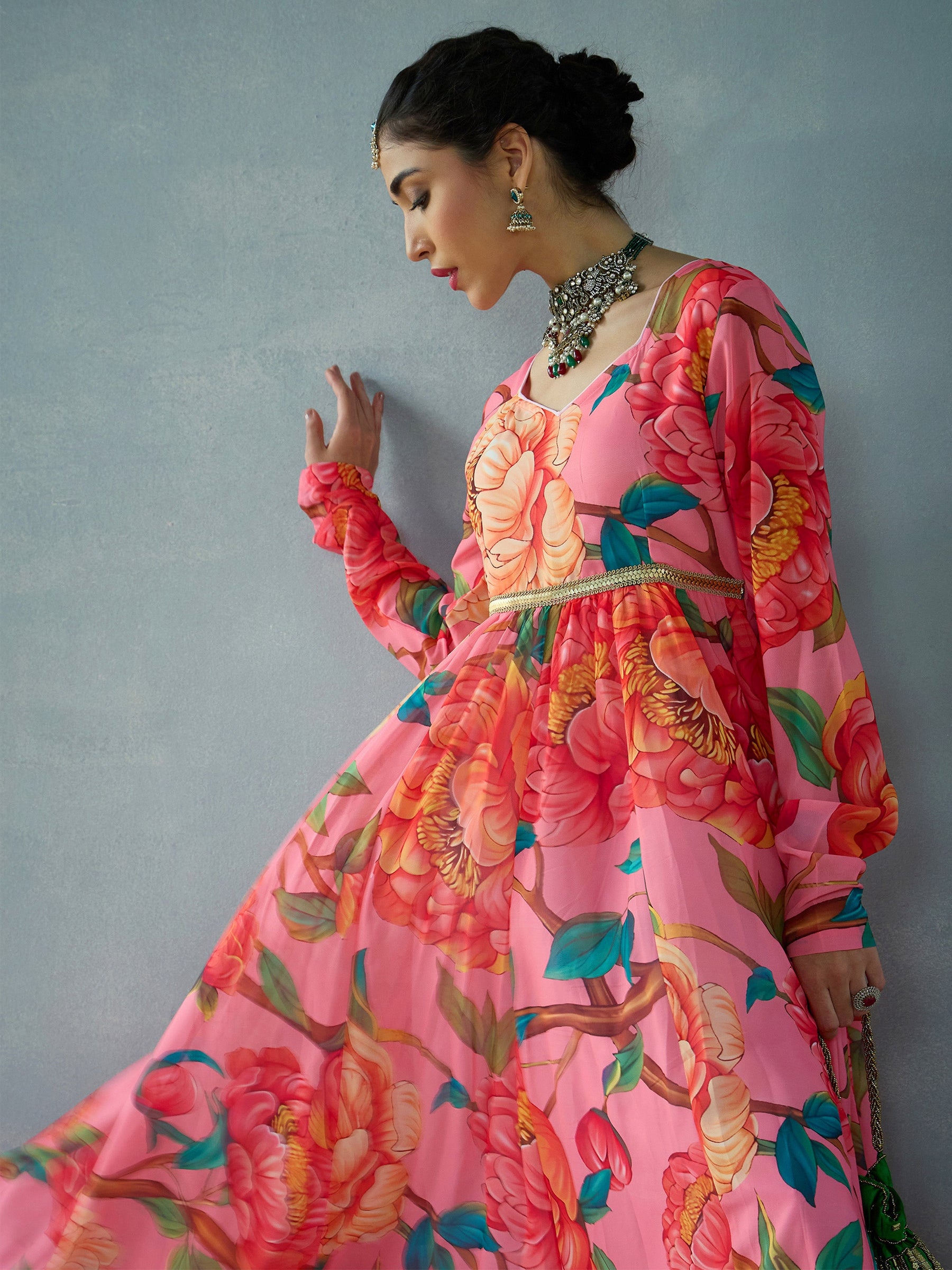 Pink Floral Sweetheart Neck Anarkali Kurta-Shae by SASSAFRAS