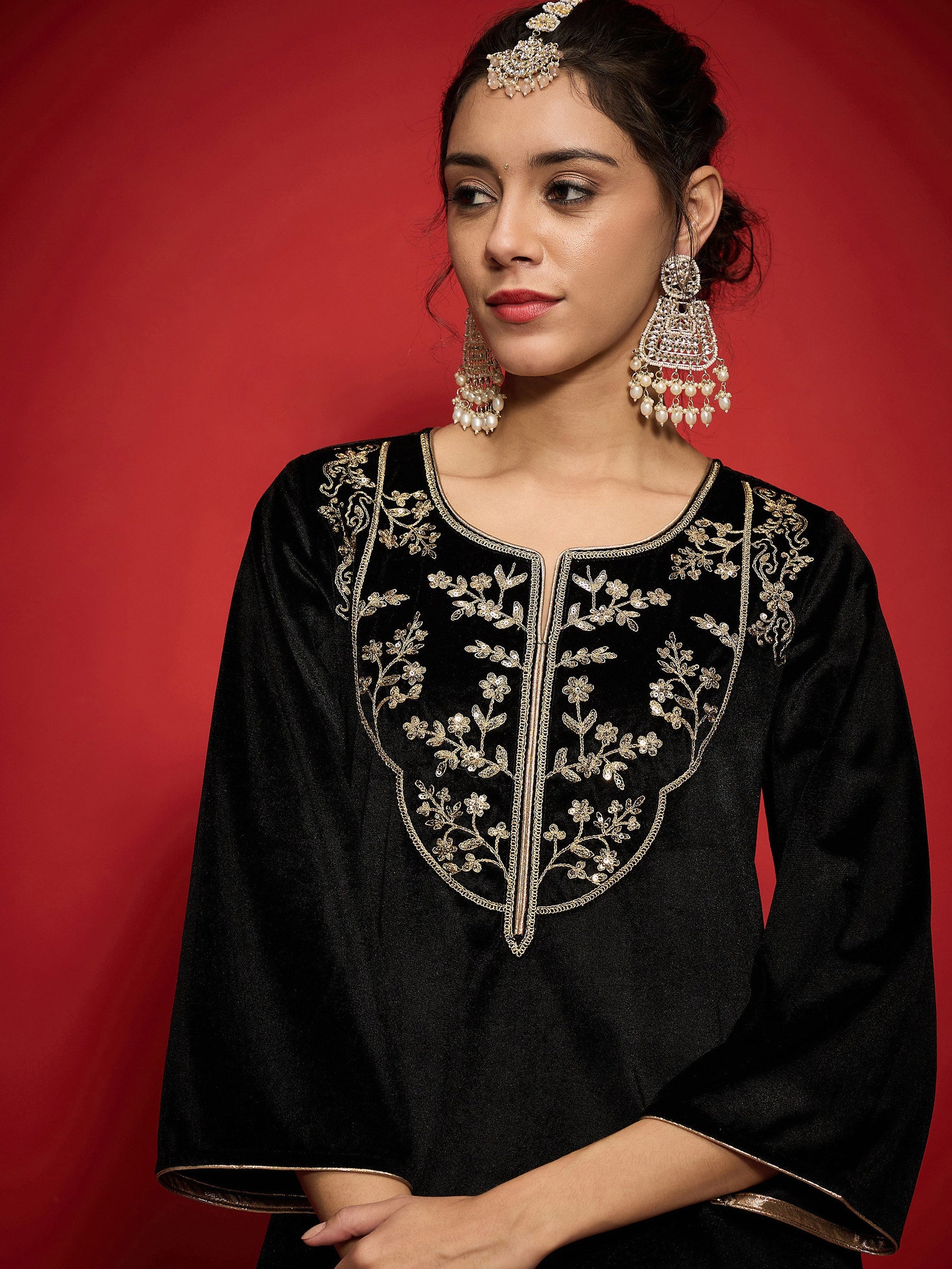 Black Velvet Straight Embroidered Kurta-Shae by SASSAFRAS