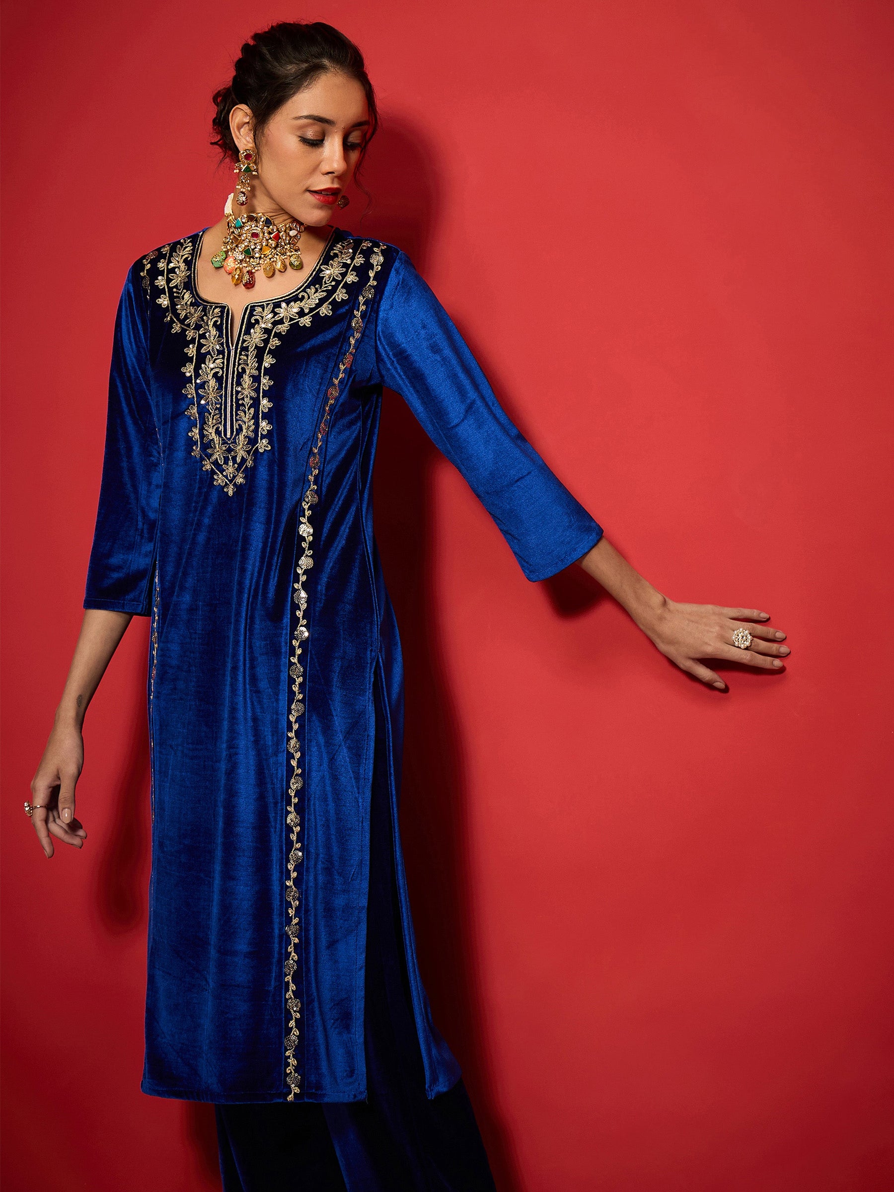 Royal Blue Velvet Embroidered Round Neck Kurta-Shae by SASSAFRAS