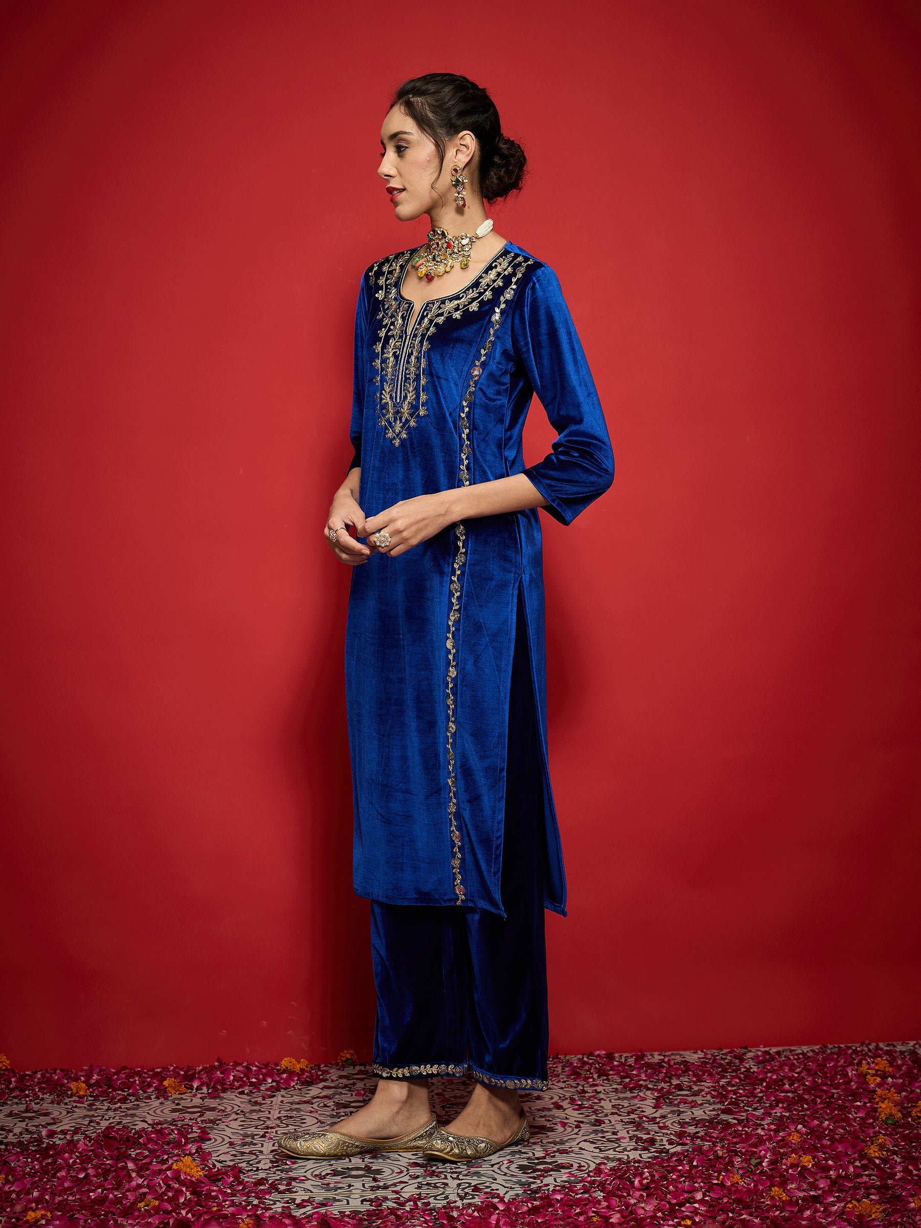 Royal Blue Velvet Embroidered Round Neck Kurta-Shae by SASSAFRAS