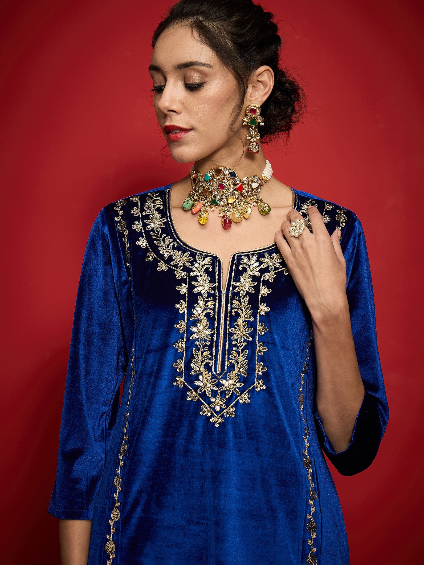 Royal Blue Velvet Embroidered Round Neck Kurta-Shae by SASSAFRAS