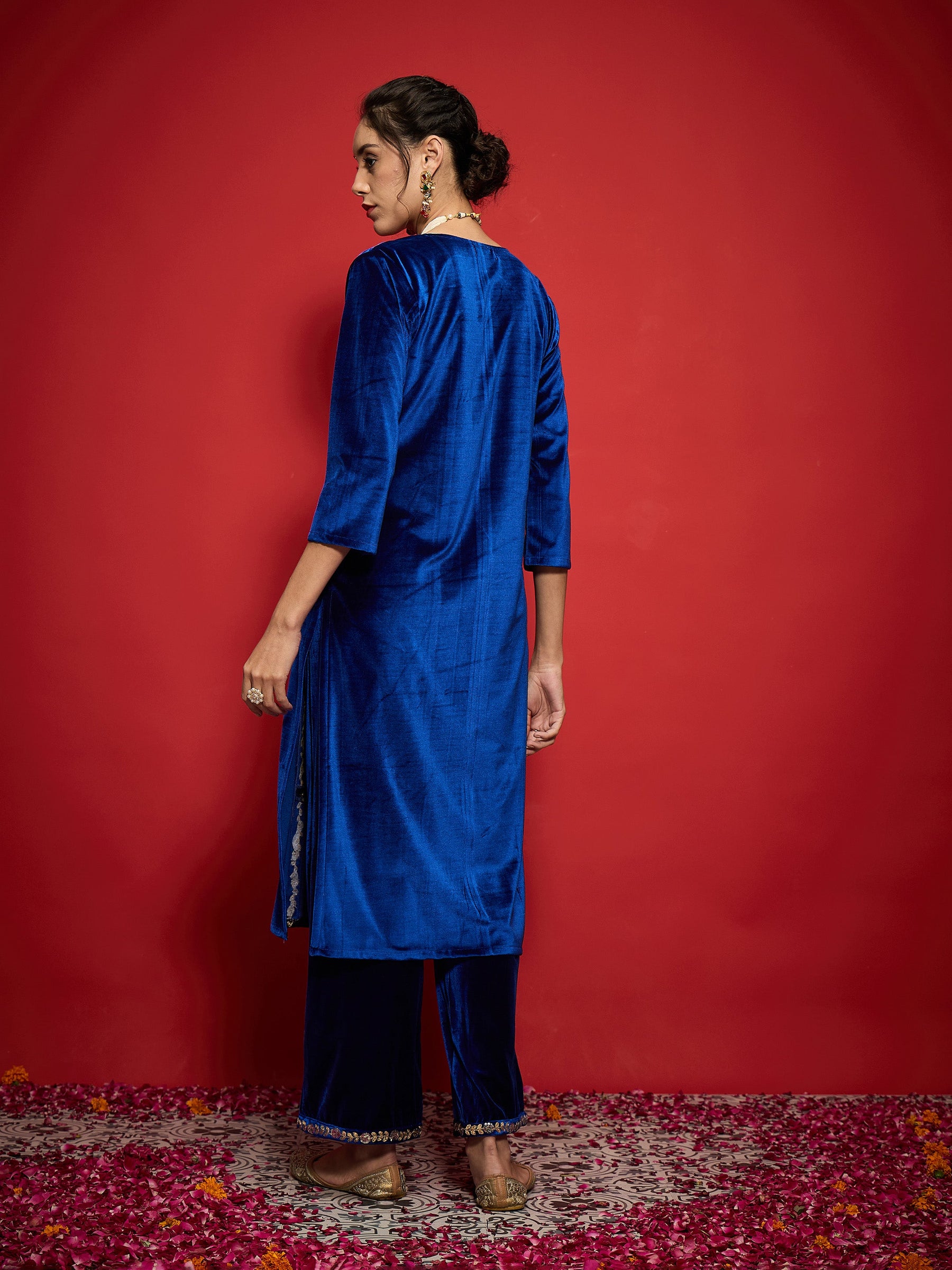 Royal Blue Velvet Embroidered Round Neck Kurta-Shae by SASSAFRAS