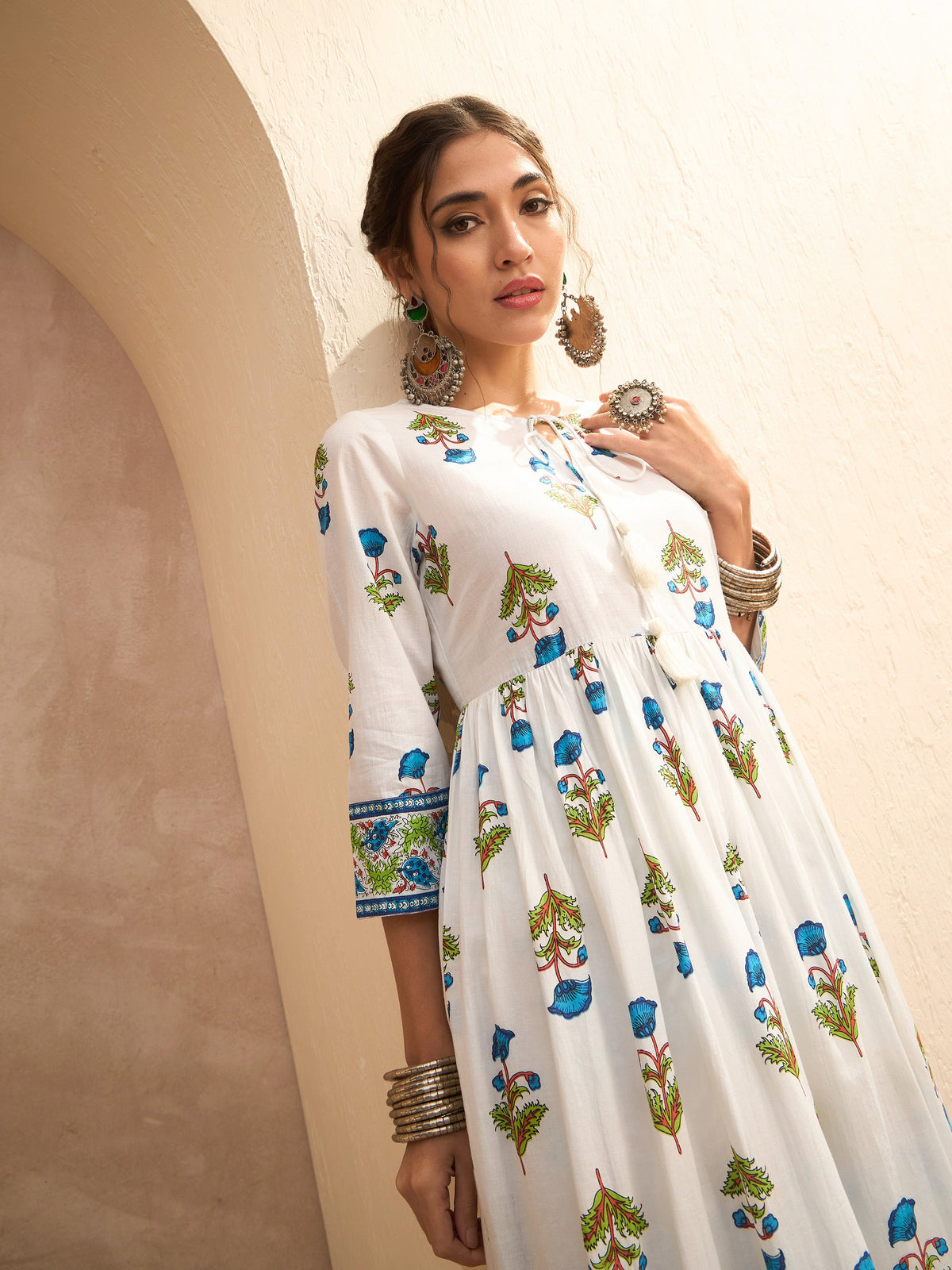 White Floral Front Dori Gathered Kurta-Shae by SASSAFRAS