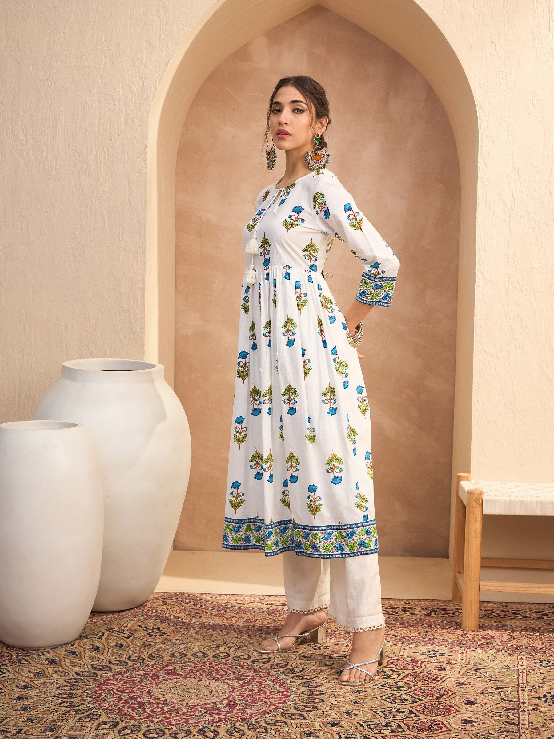 White Floral Front Dori Gathered Kurta-Shae by SASSAFRAS