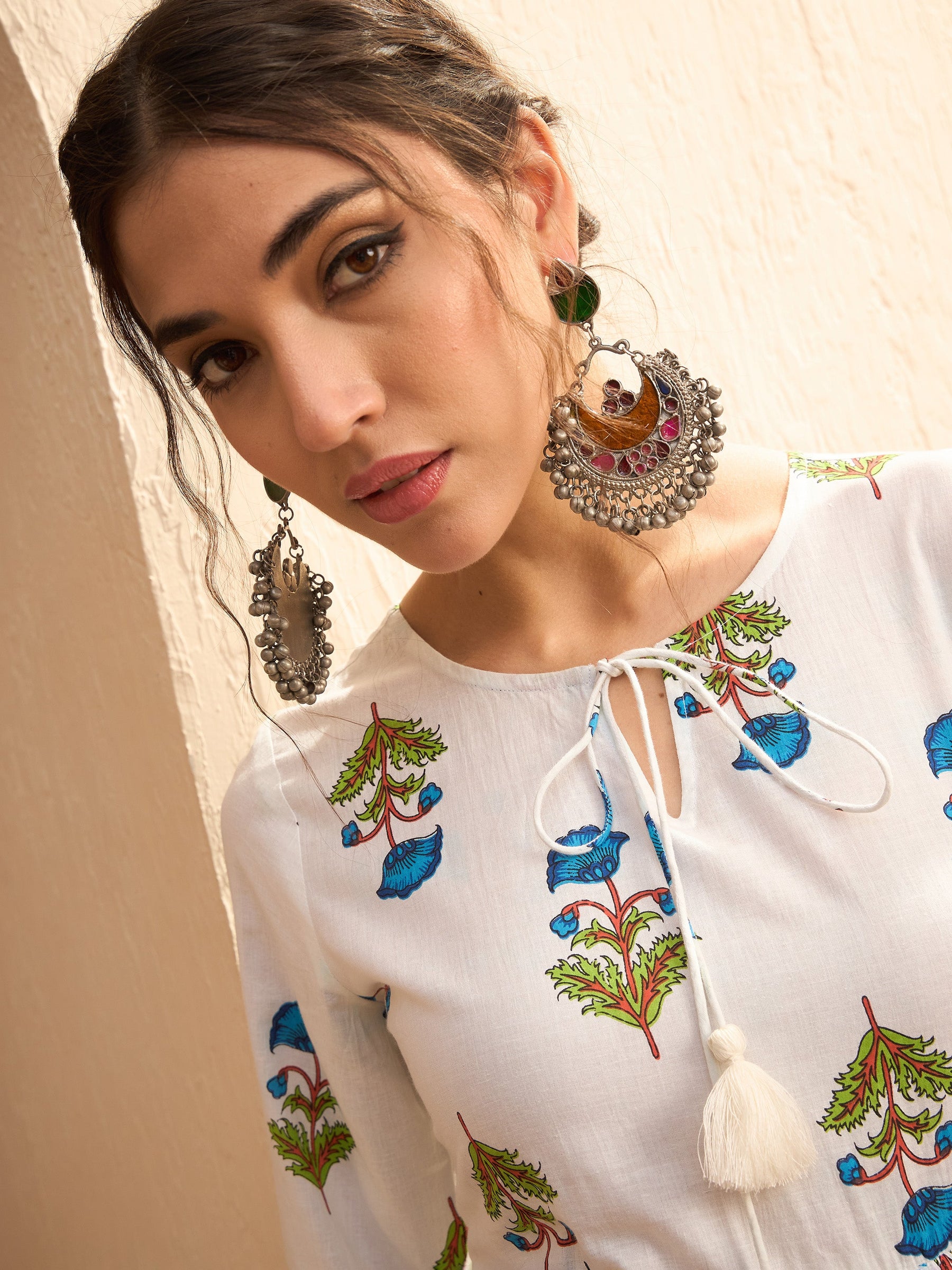 White Floral Front Dori Gathered Kurta-Shae by SASSAFRAS