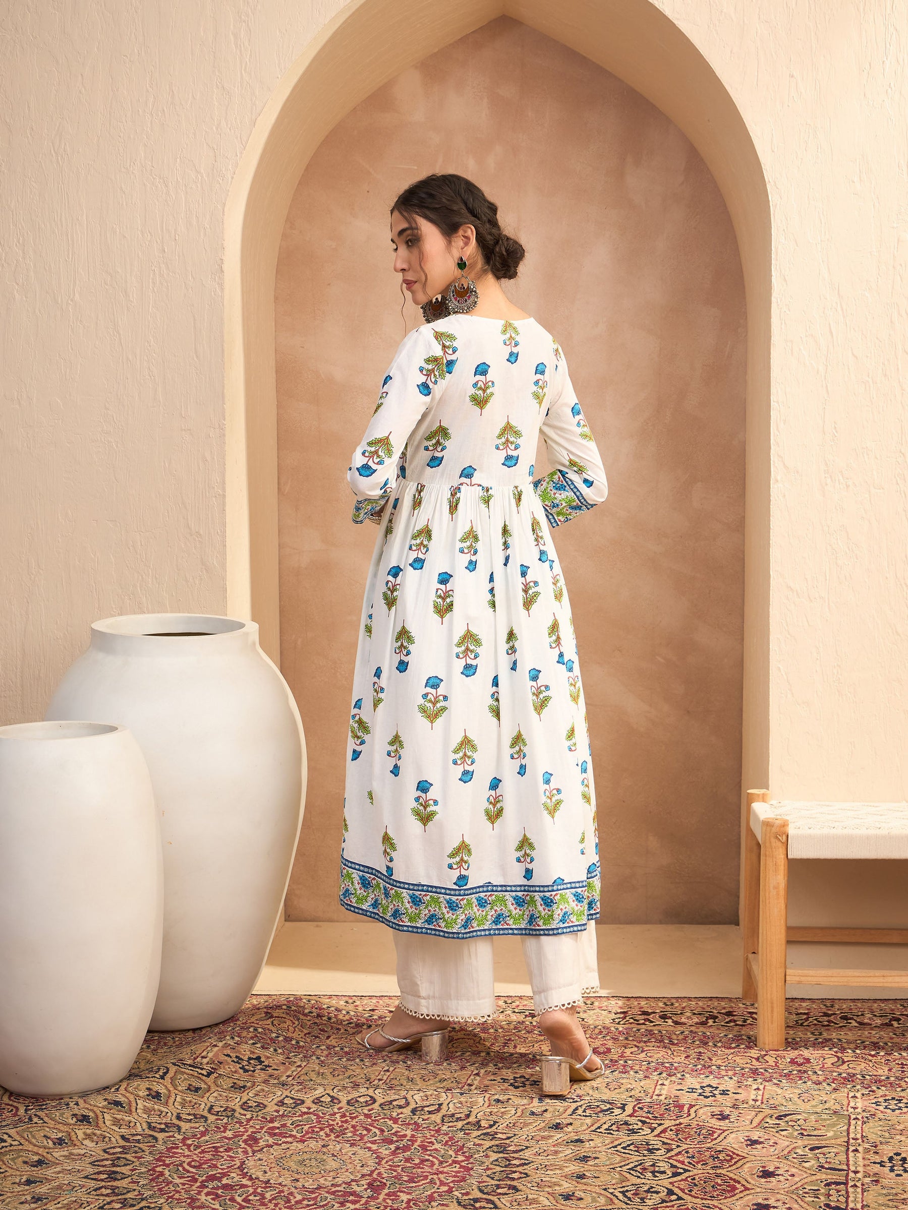 White Floral Front Dori Gathered Kurta-Shae by SASSAFRAS