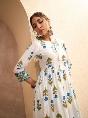 White Floral Front Dori Gathered Kurta With Straight Pants-Shae by SASSAFRAS