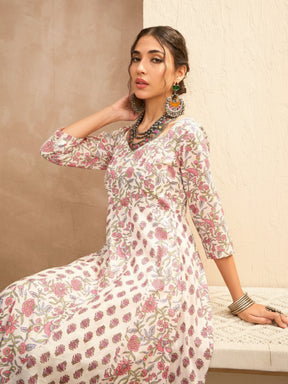 Women White Floral Sweetheart Neck Anarkali Kurta