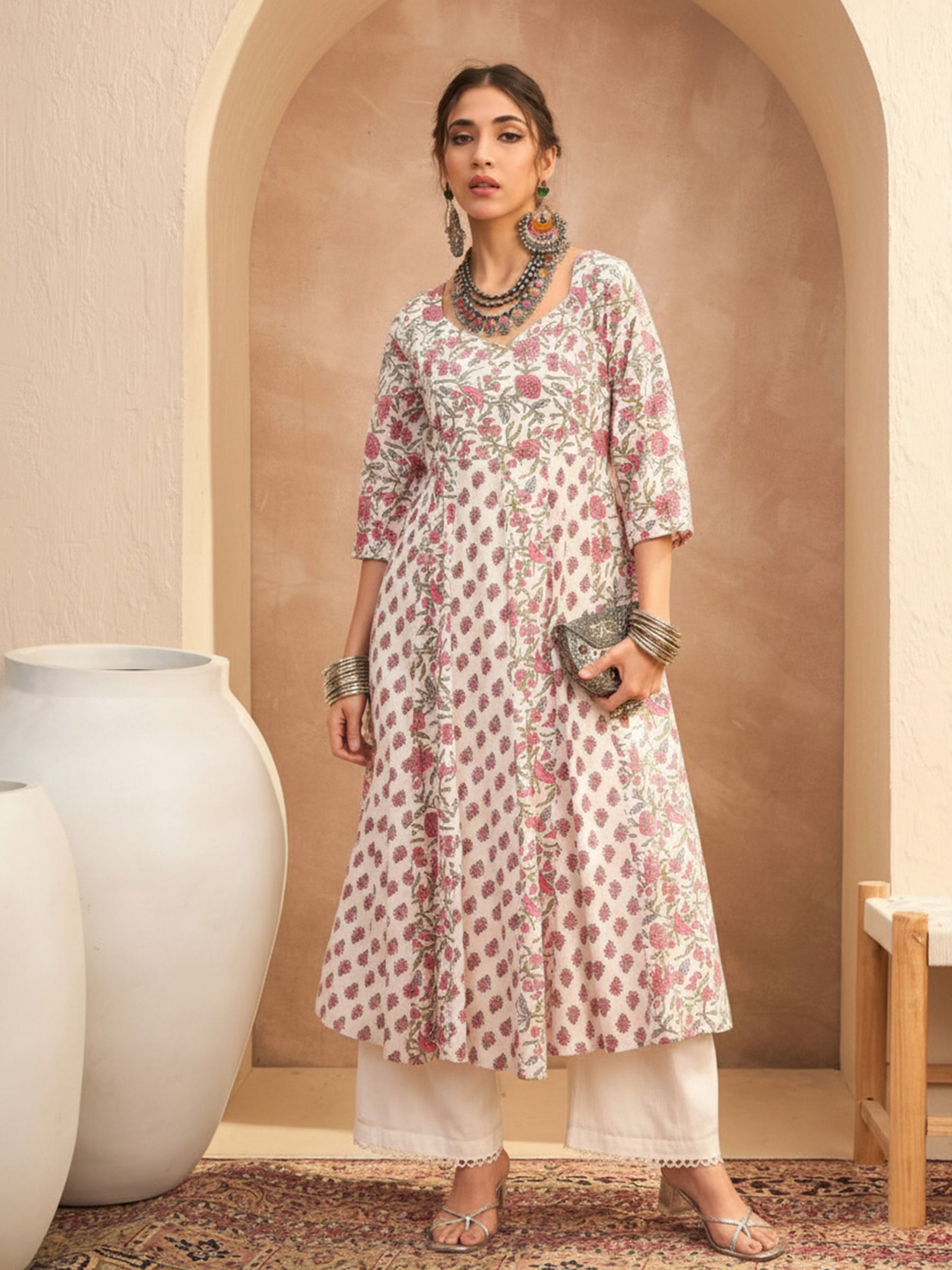 Women White Floral Sweetheart Neck Anarkali Kurta