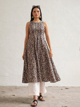Dark Grey Floral Embroidered Sleeveless Kurta-Shae by SASSAFRAS